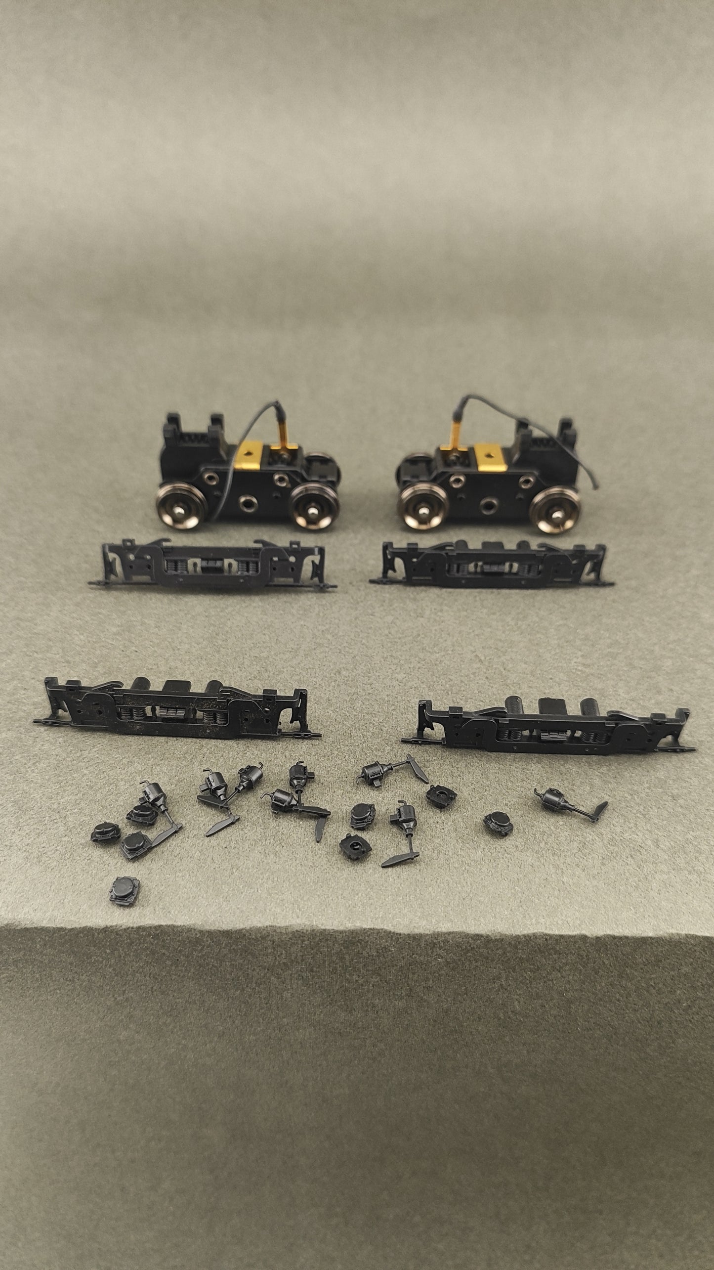 ATH 40019 40010 RS3 Power Trucks Front and Rear with sideframes