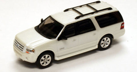 RPT-536-7609.21               2007 Ford Expedition EL in Monochromatic effect and 20 in wheels Platinum White, all over, including grille,/satin chrome 20 in satin painted rims