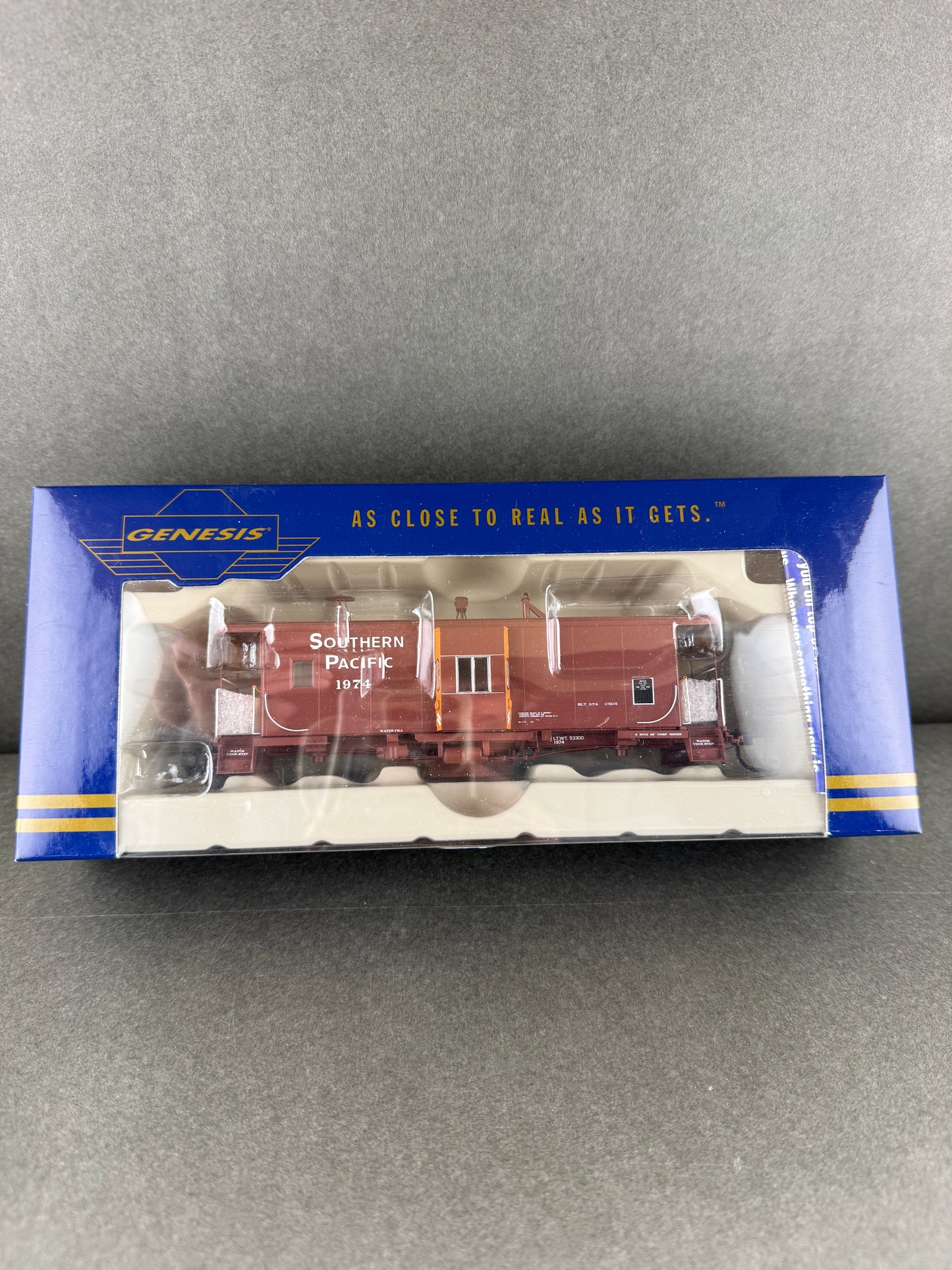 ATH G63327 HO Scale C 50 5 Bay Window Caboose 1974  Southern Pacific