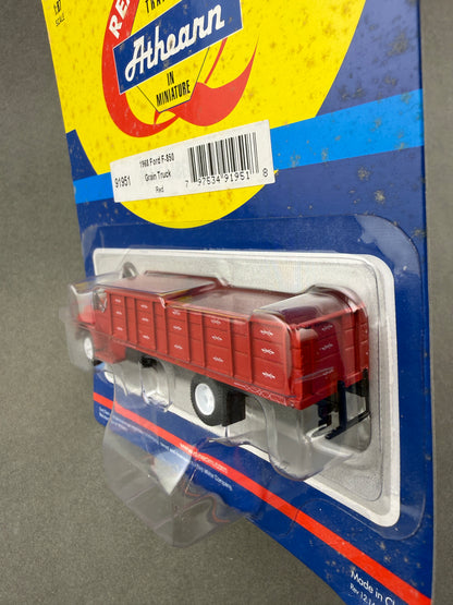 Athearn 91951 HO RTR Ford F-850 Grain Truck, Red Cab