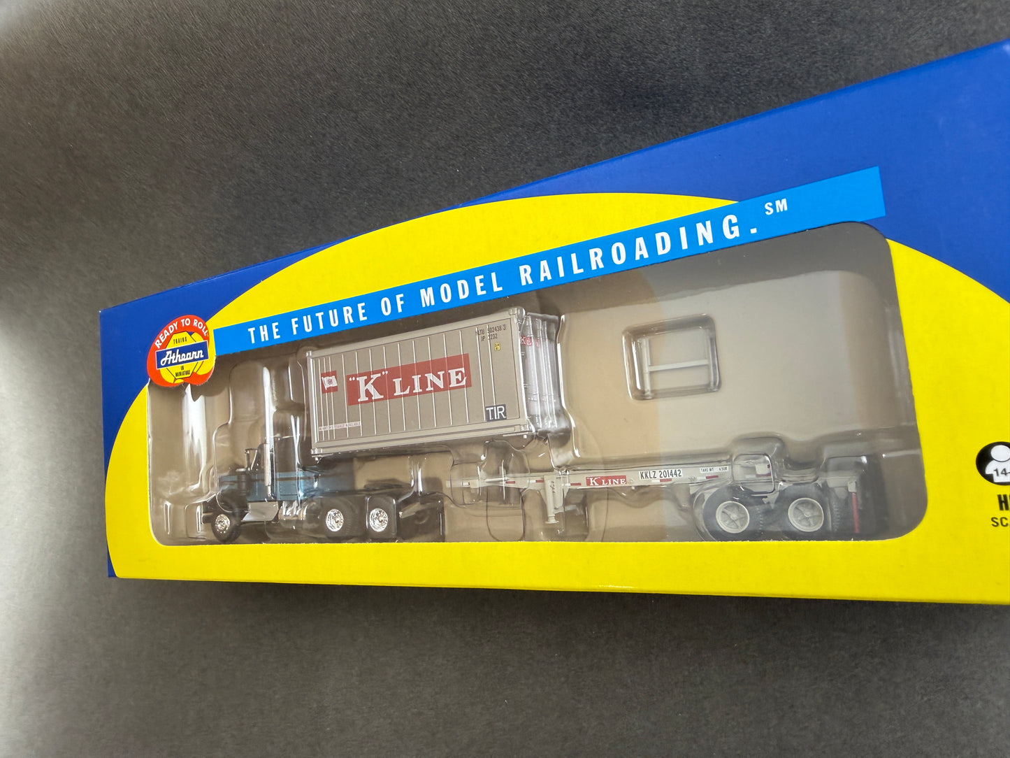 Athearn 92642 HO RTR Kenworth w/20' Container, K-Line #1