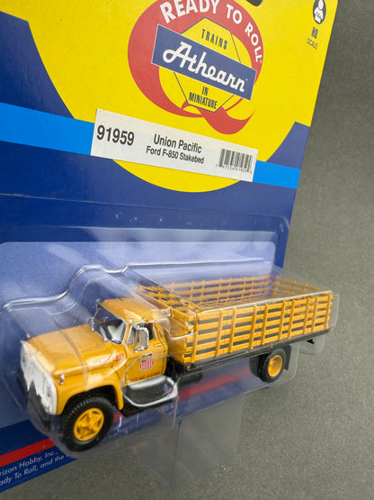 ATH 91959 HO  Ford F 850 Stakebed Truck Union Pacific