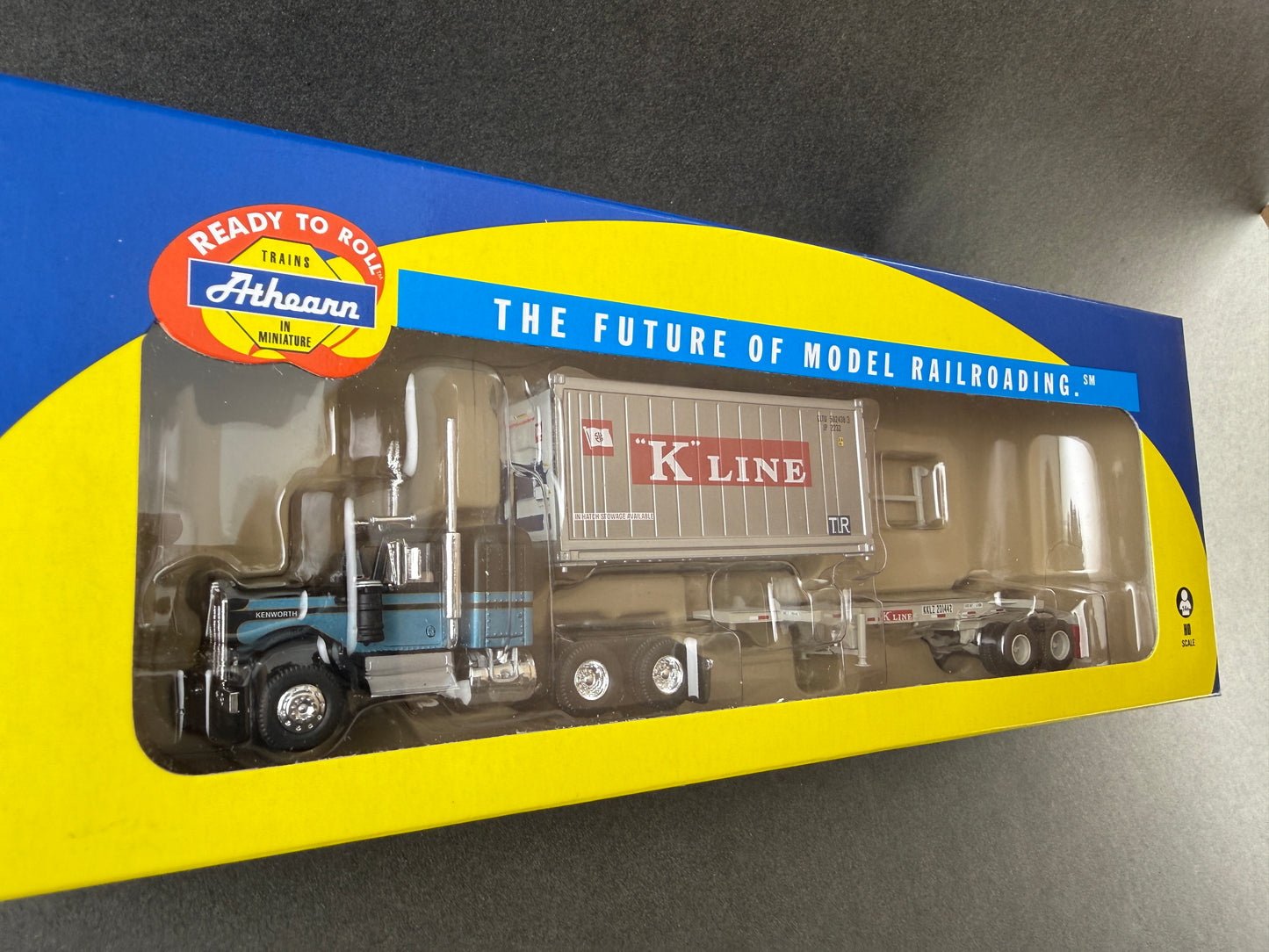 Athearn 92642 HO RTR Kenworth w/20' Container, K-Line #1