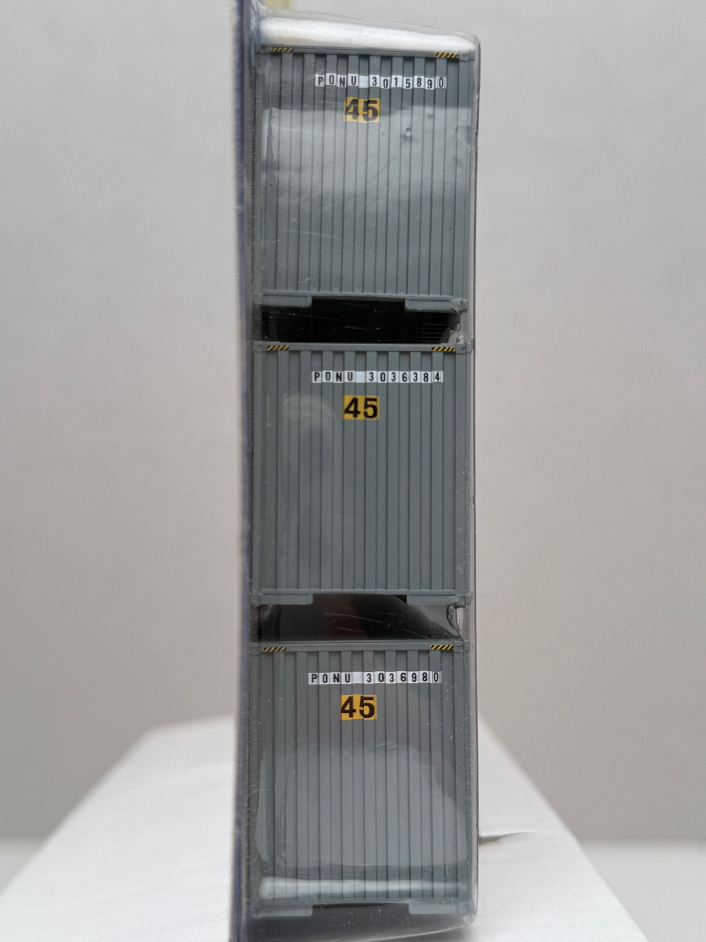 ATH 28874 Athearn P and O Nedlloyd 45’ Container 3 pack Intermodal