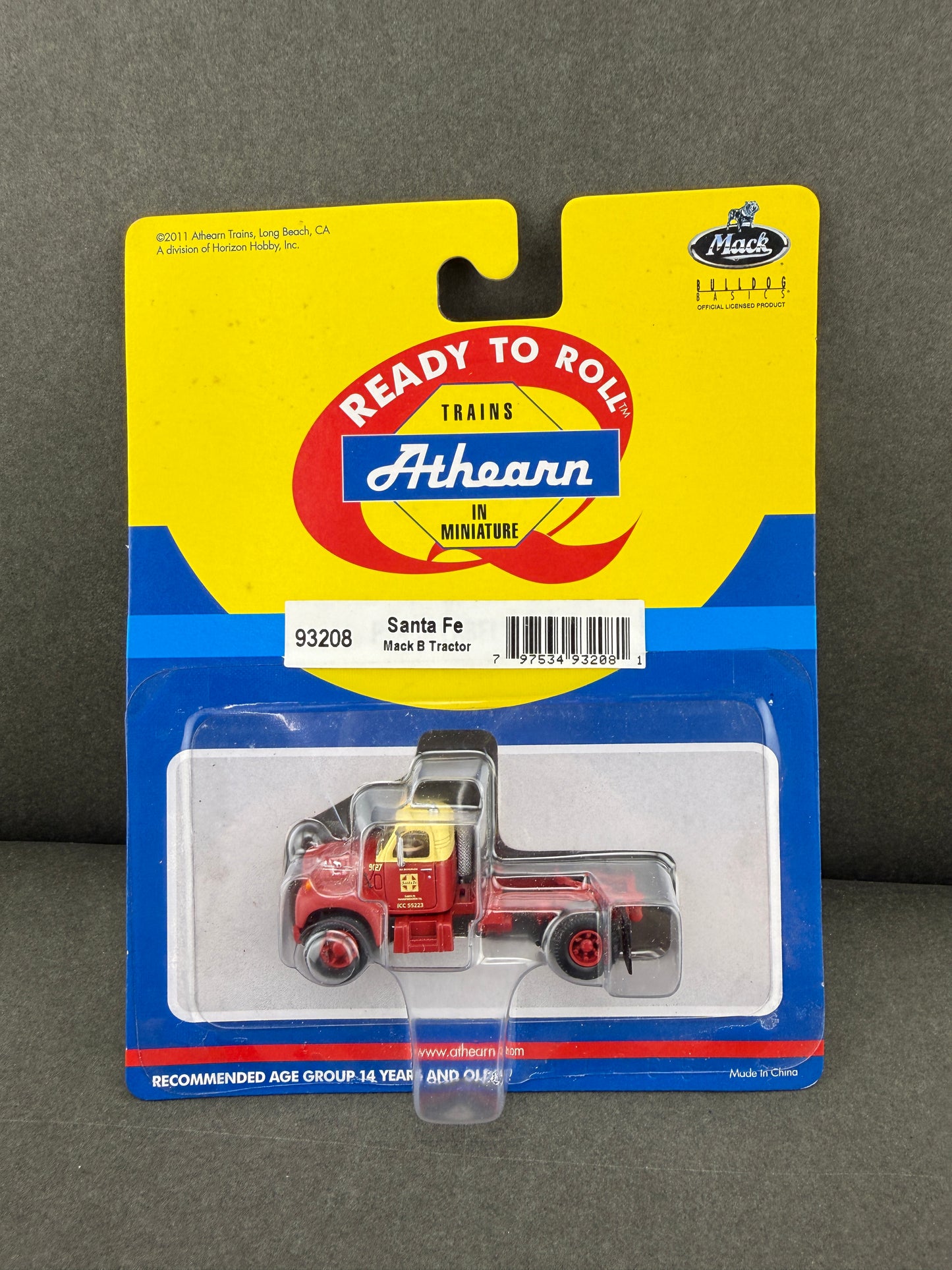 Athearn 93208 Mack B Tractor, Santa Fe