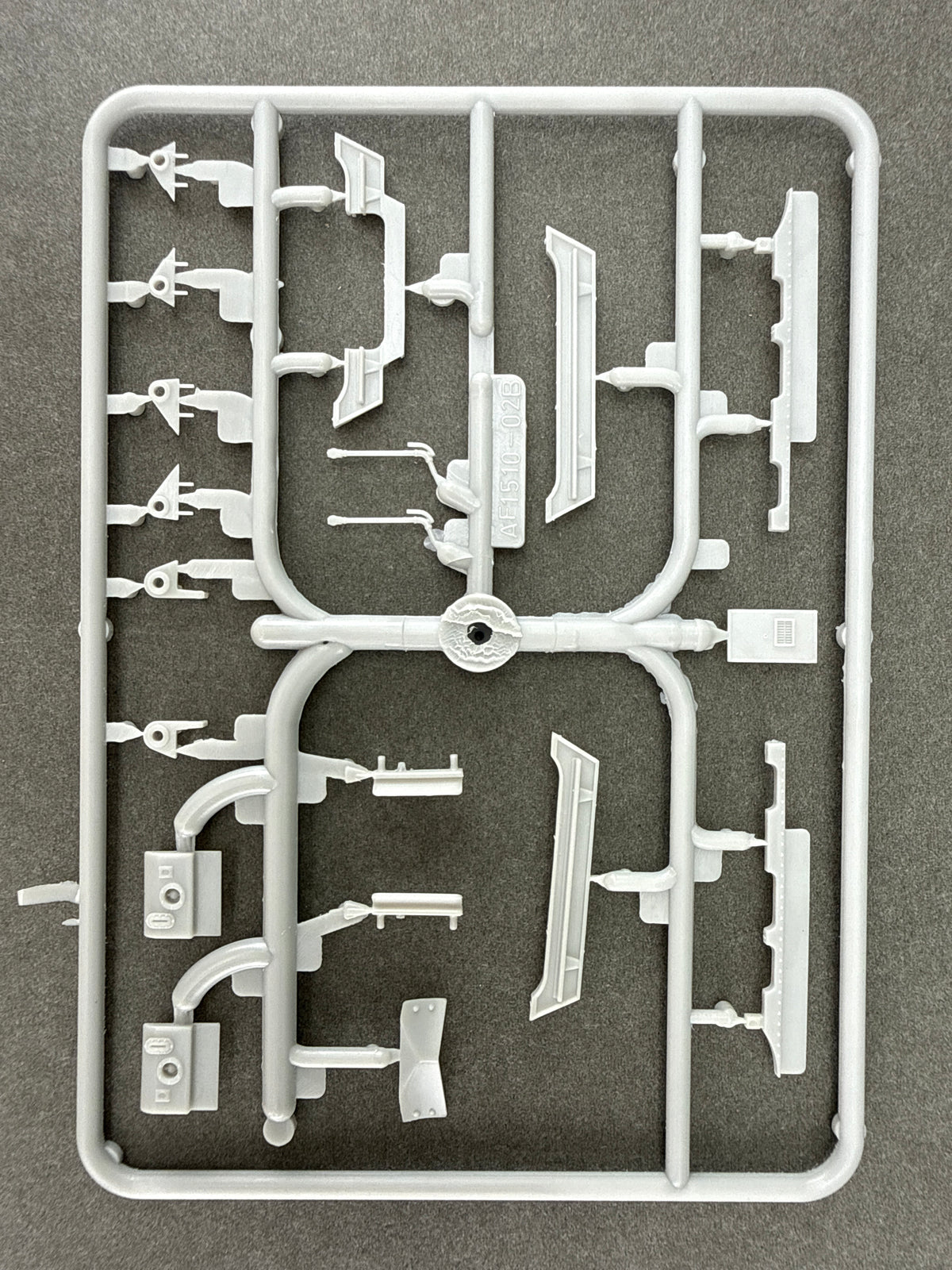 ATH 19133 Fuel Bracket / Goose Sprue
