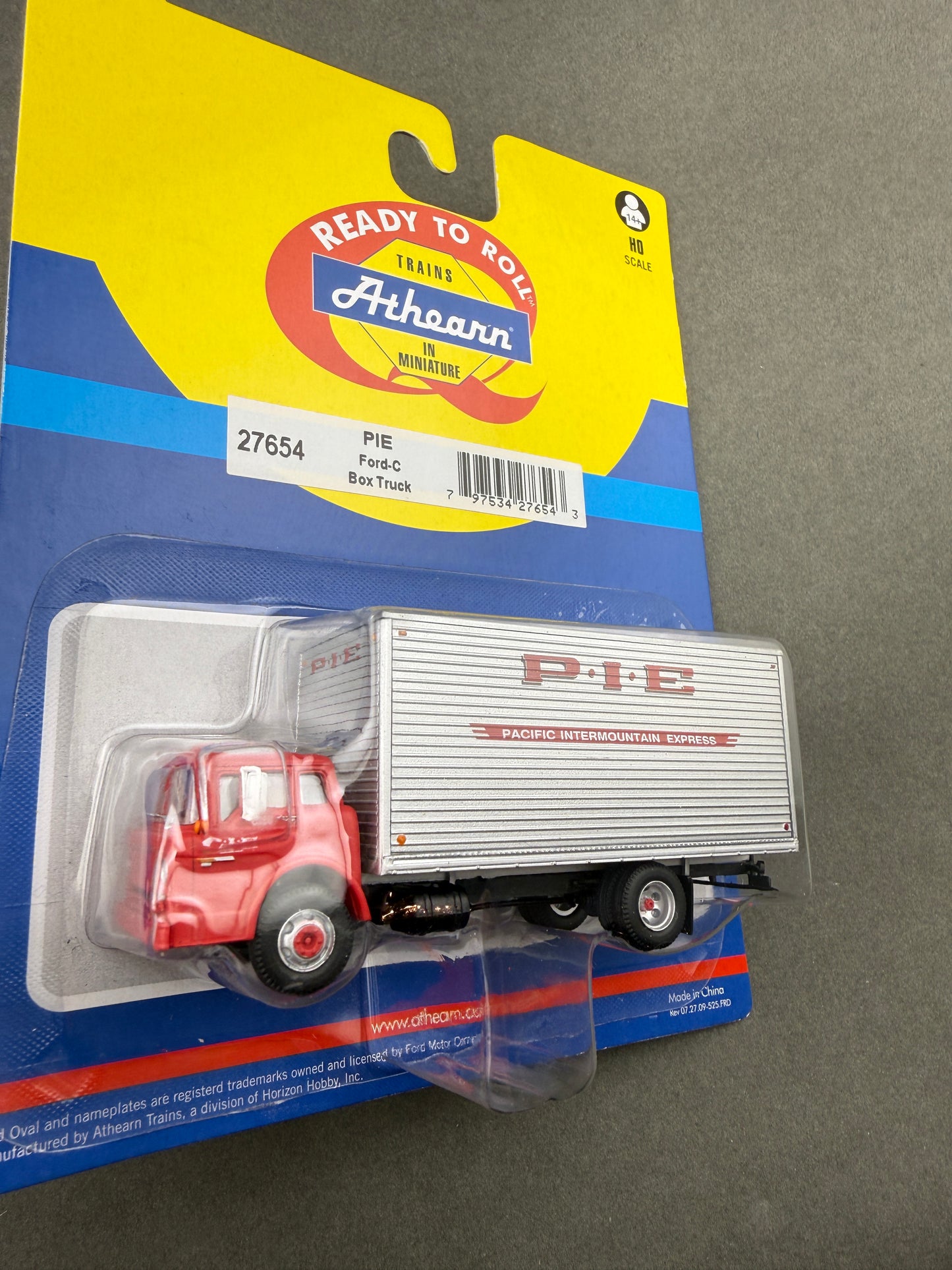 Athearn 27654 HO Ford C Box Truck, PIE