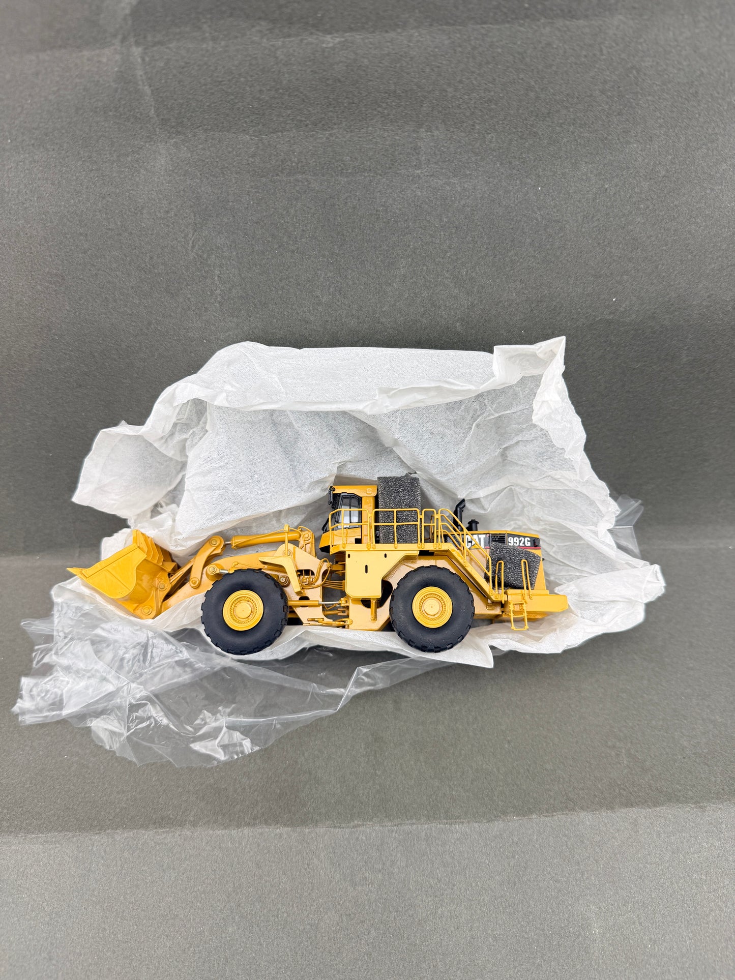Classic Construction Models Caterpillar CAT 992G Wheel Loader Limited Edition
