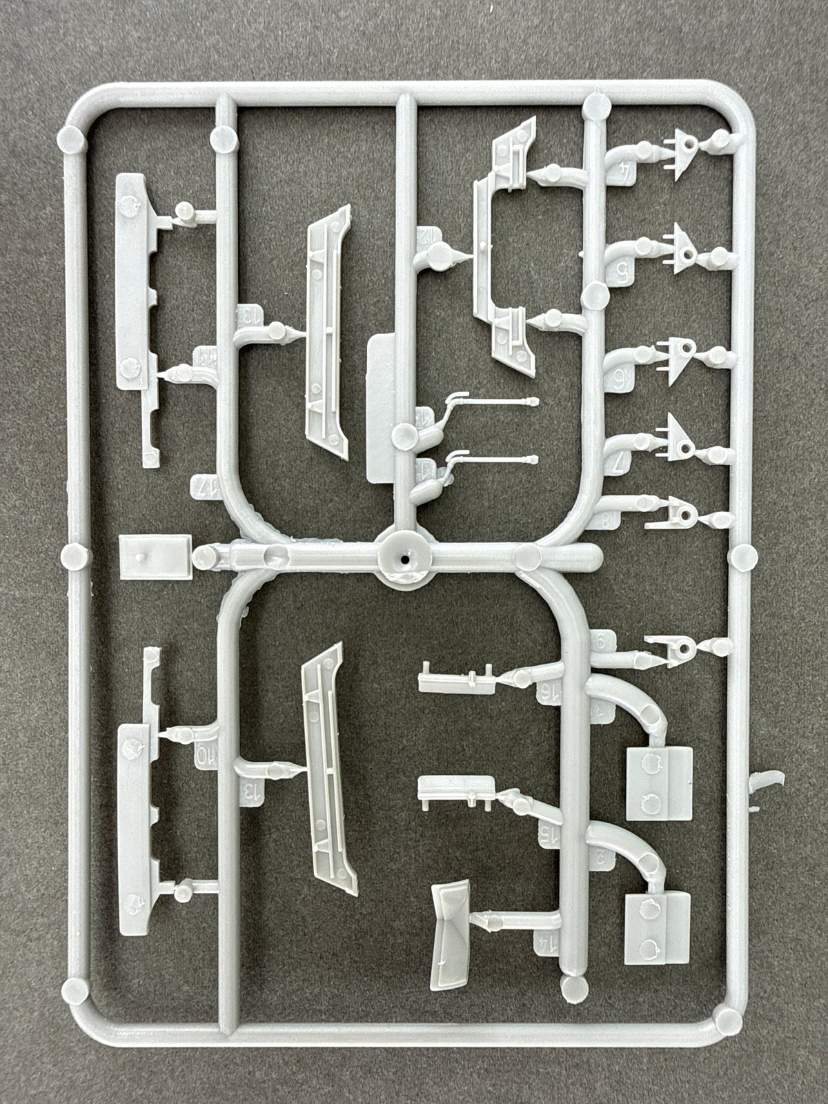 ATH 19133 Fuel Bracket / Goose Sprue