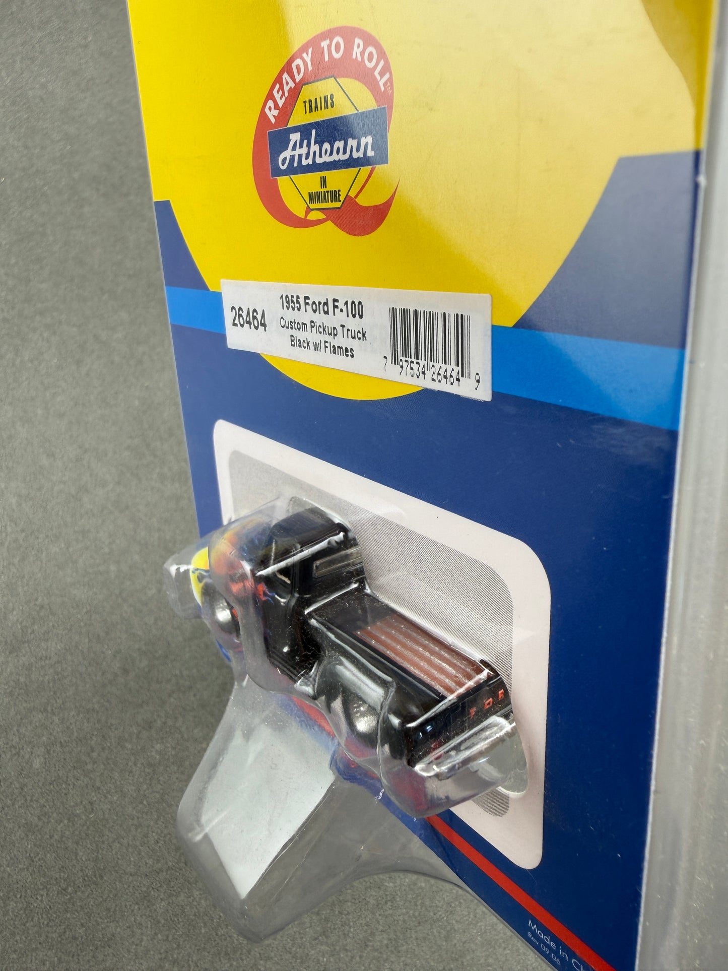 Athearn 26464 HO Black w/ Flames 1955 Ford F-100 Pickup Truck