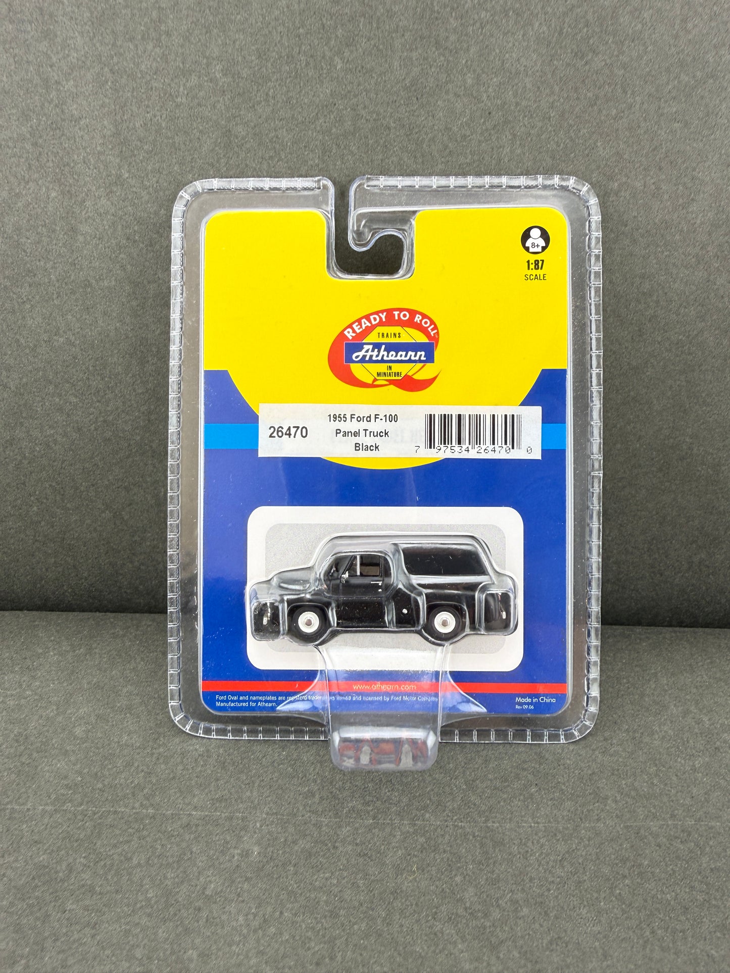 ATH 26470 HO Black 1955 Ford F 100 Panel Truck