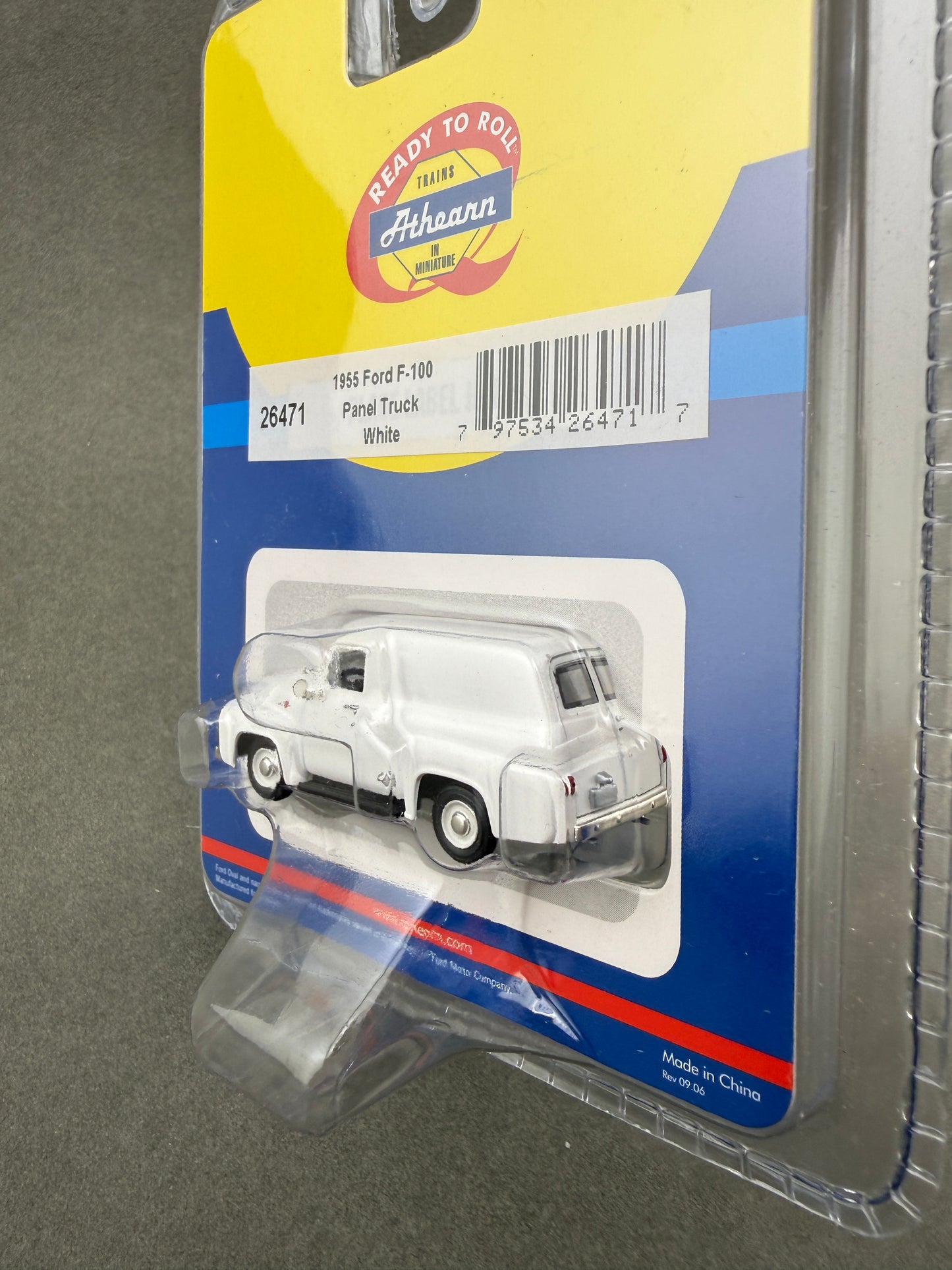ATH 26471 HO White 1955 Ford F 100 Panel Truck