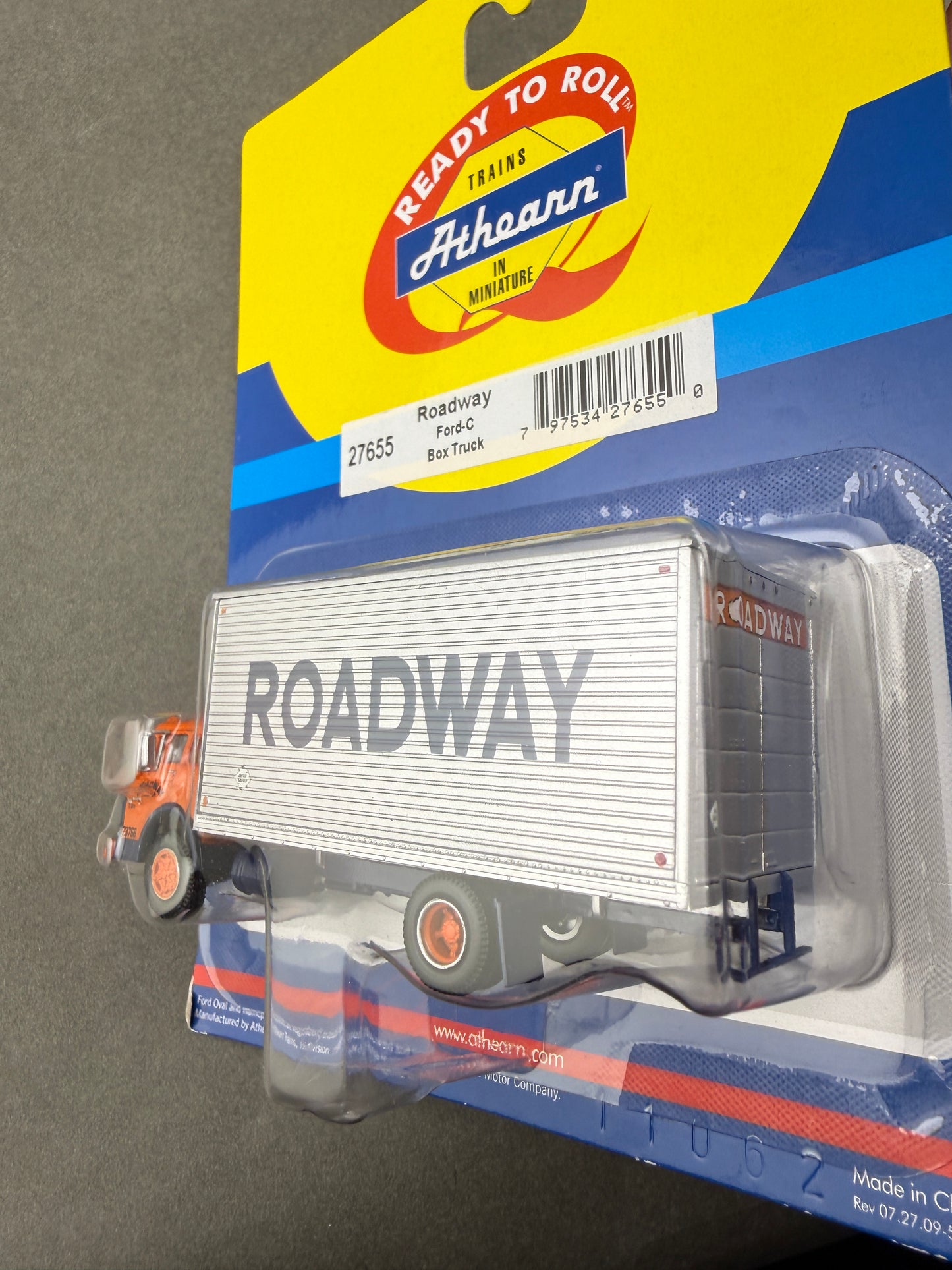 Athearn 27655 HO Ford C Box Truck, Roadway
