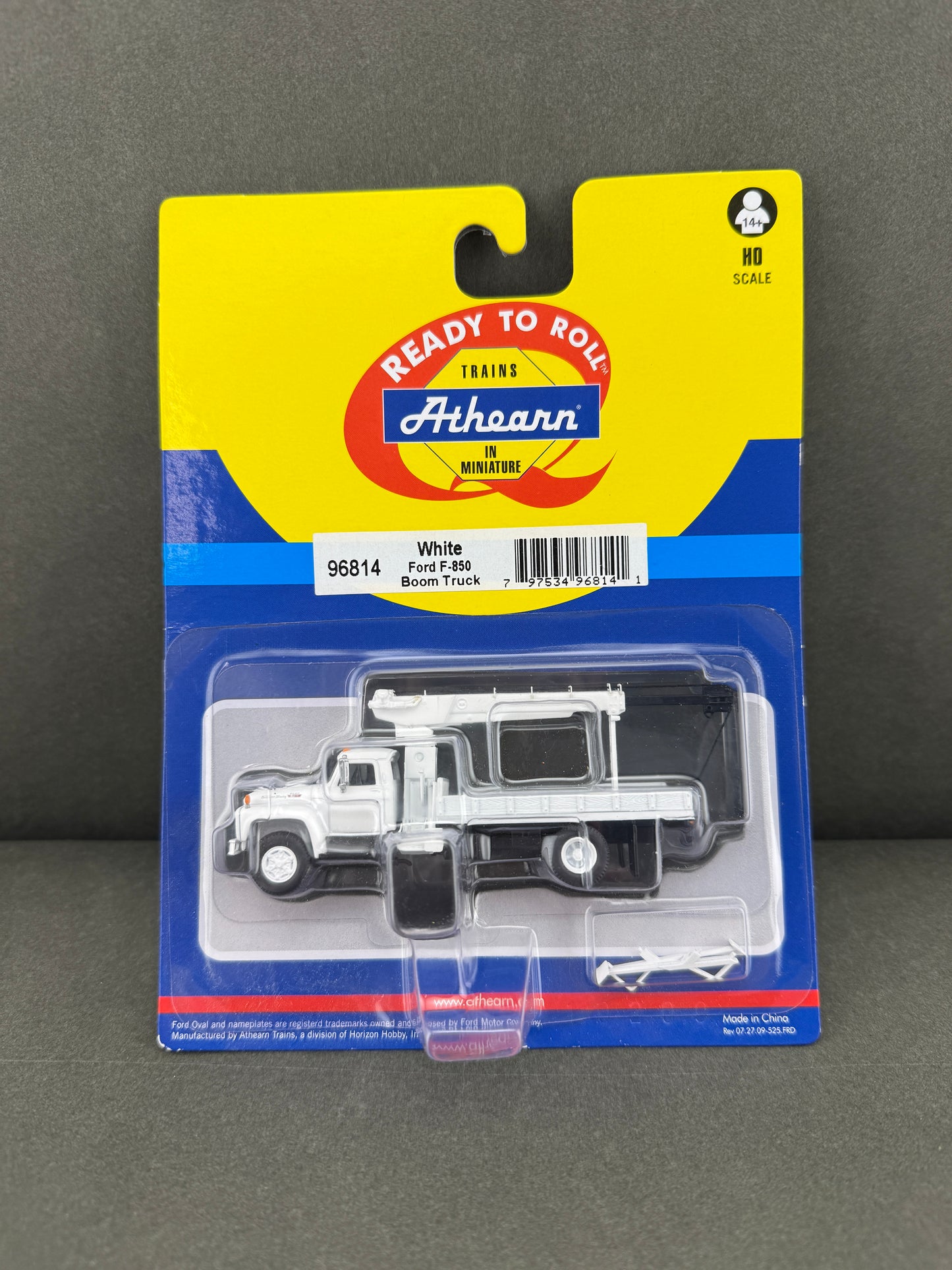 Athearn 96814 Ford F-850, White Boom Truck