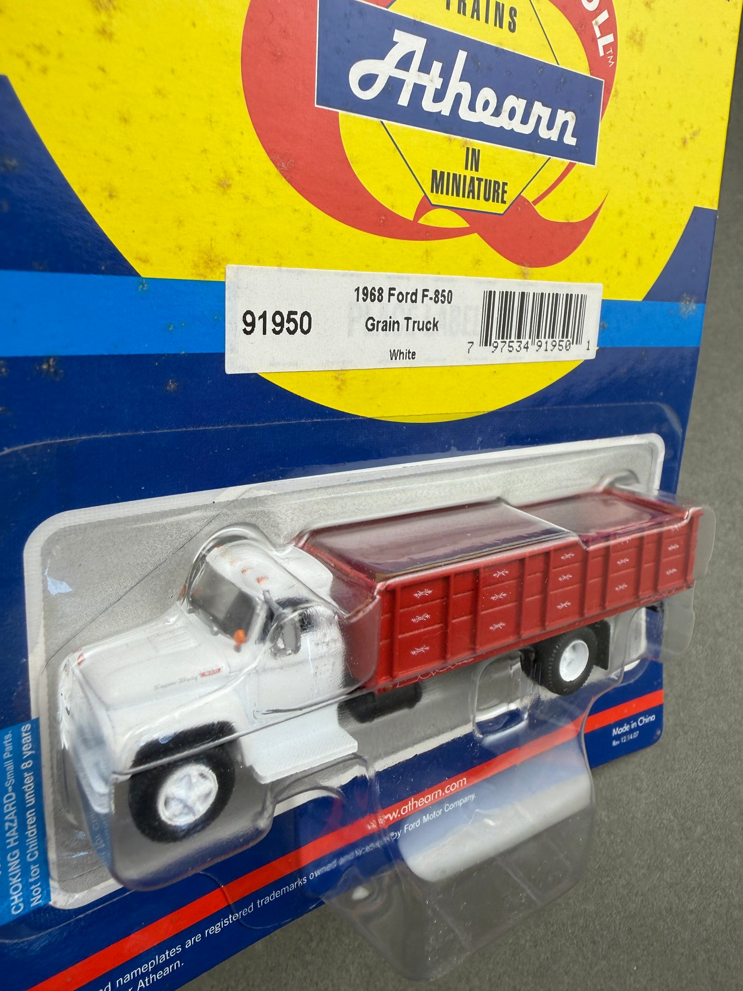 Athearn 91950 HO RTR Ford F-850 Grain Truck, White Cab