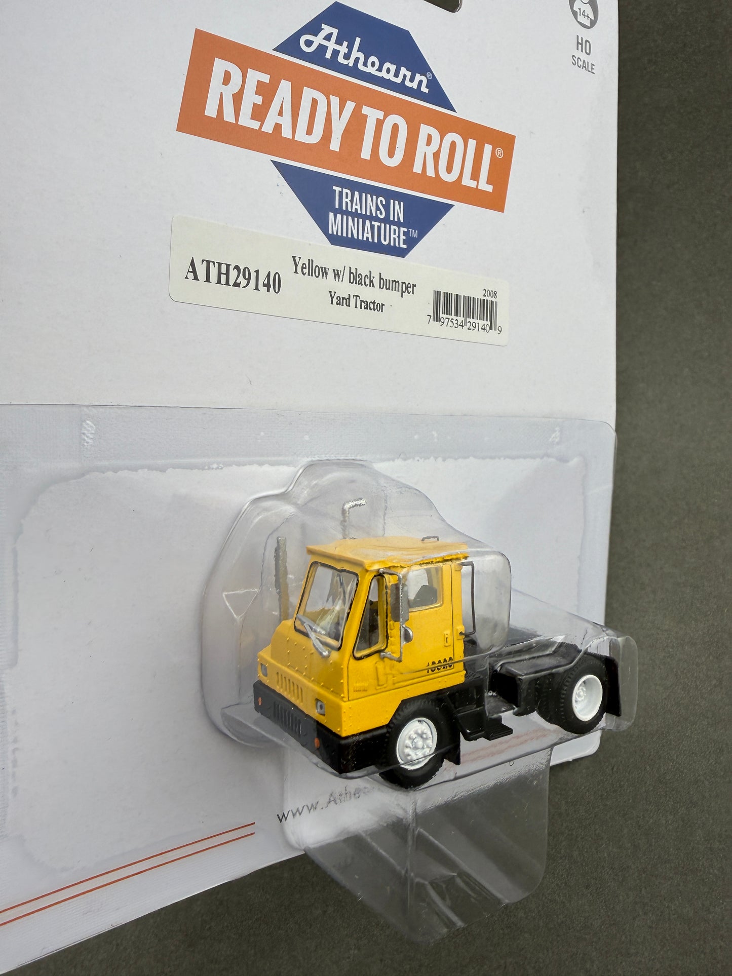 Athearn 29140 HO RTR Yellow w/ Black Bumper Yard Tractor
