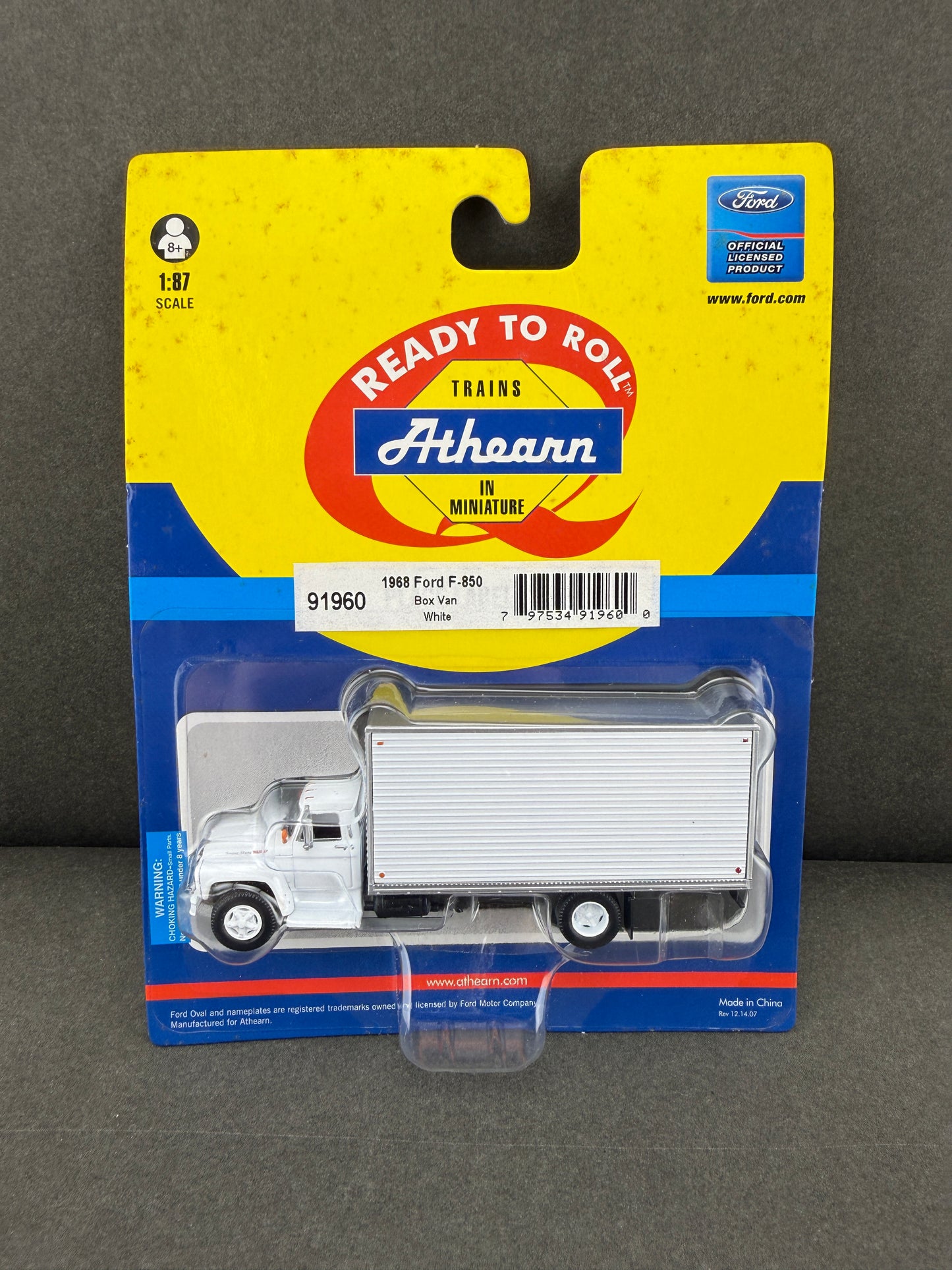 Athearn 91960 HO Ford F-850 1968 Box Van, White