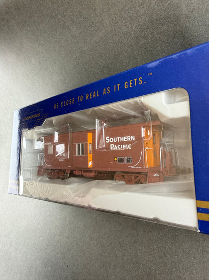 ATH G63308 HO Scale C 50 7 Bay Window Caboose 4641 Southern Pacific