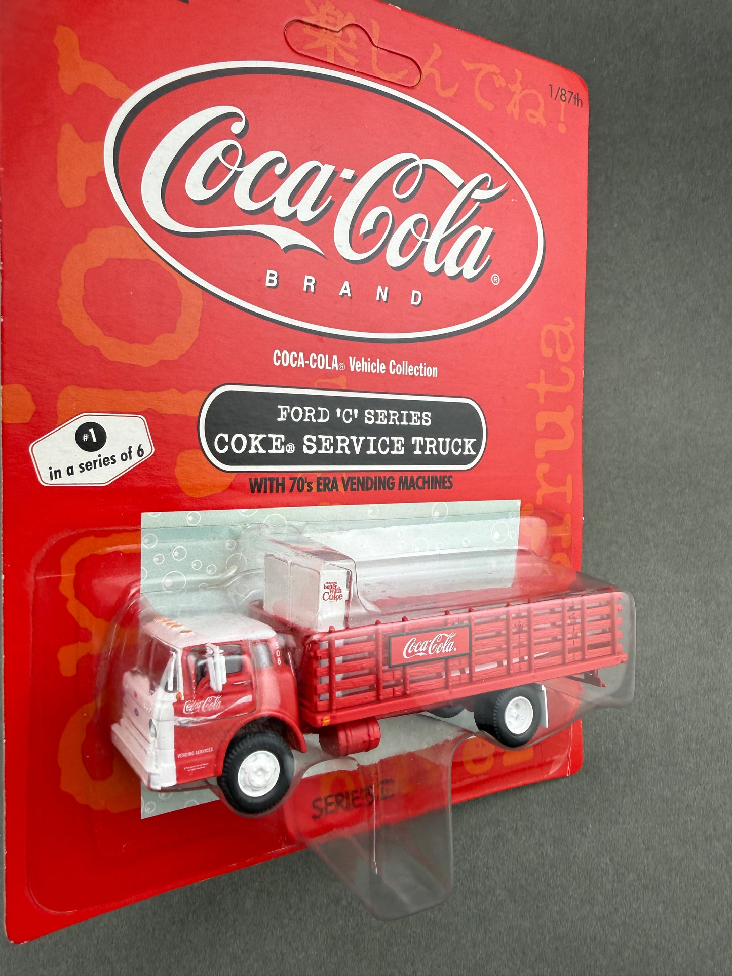 Athearn 8200 HO Ford "C" Series Coke Service TruckW/70'S Vending Machines