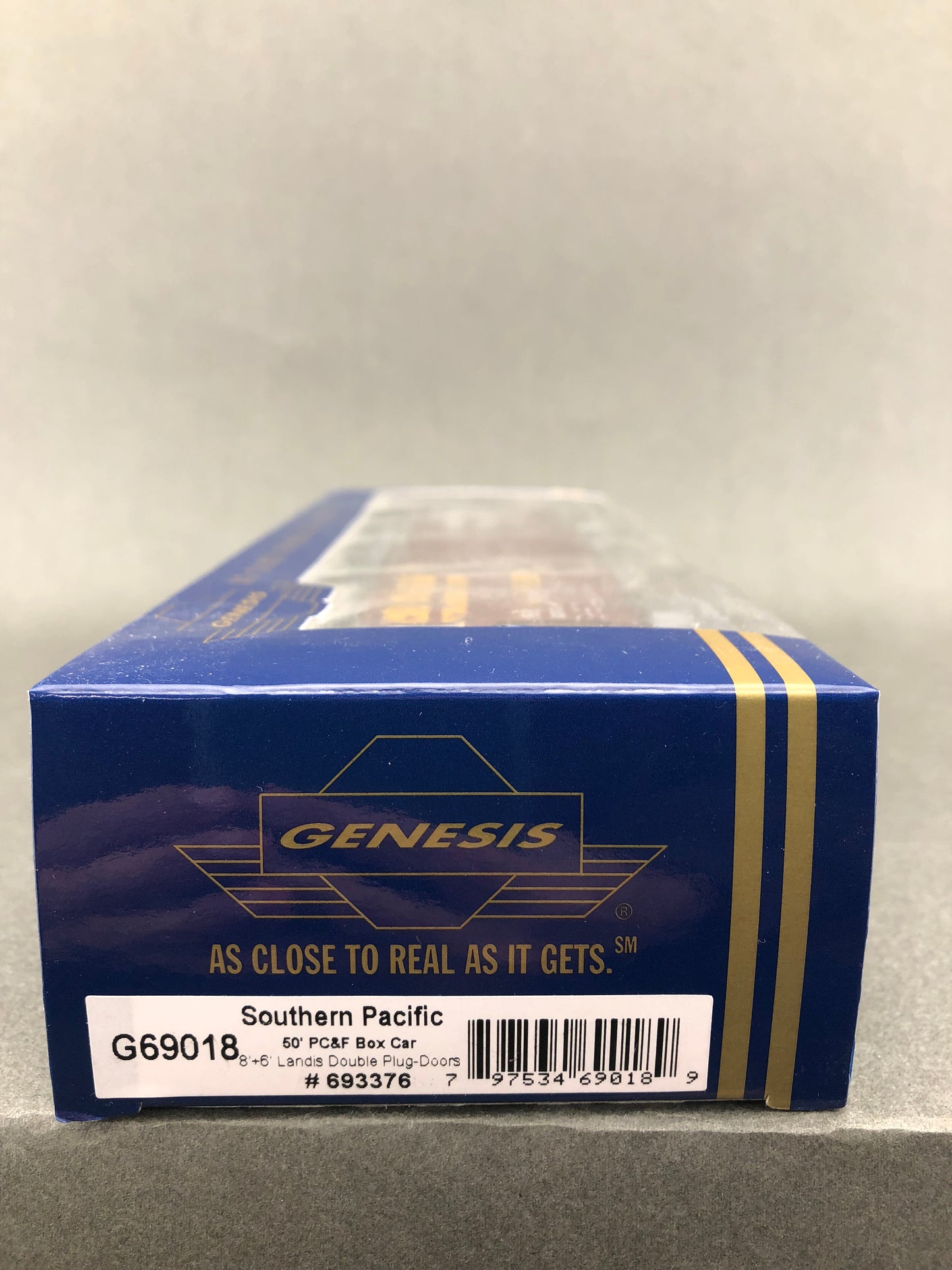 ATH G69018 Southern pacific 50' PD & F Box Car 8" + 6' Landis Double plug doors