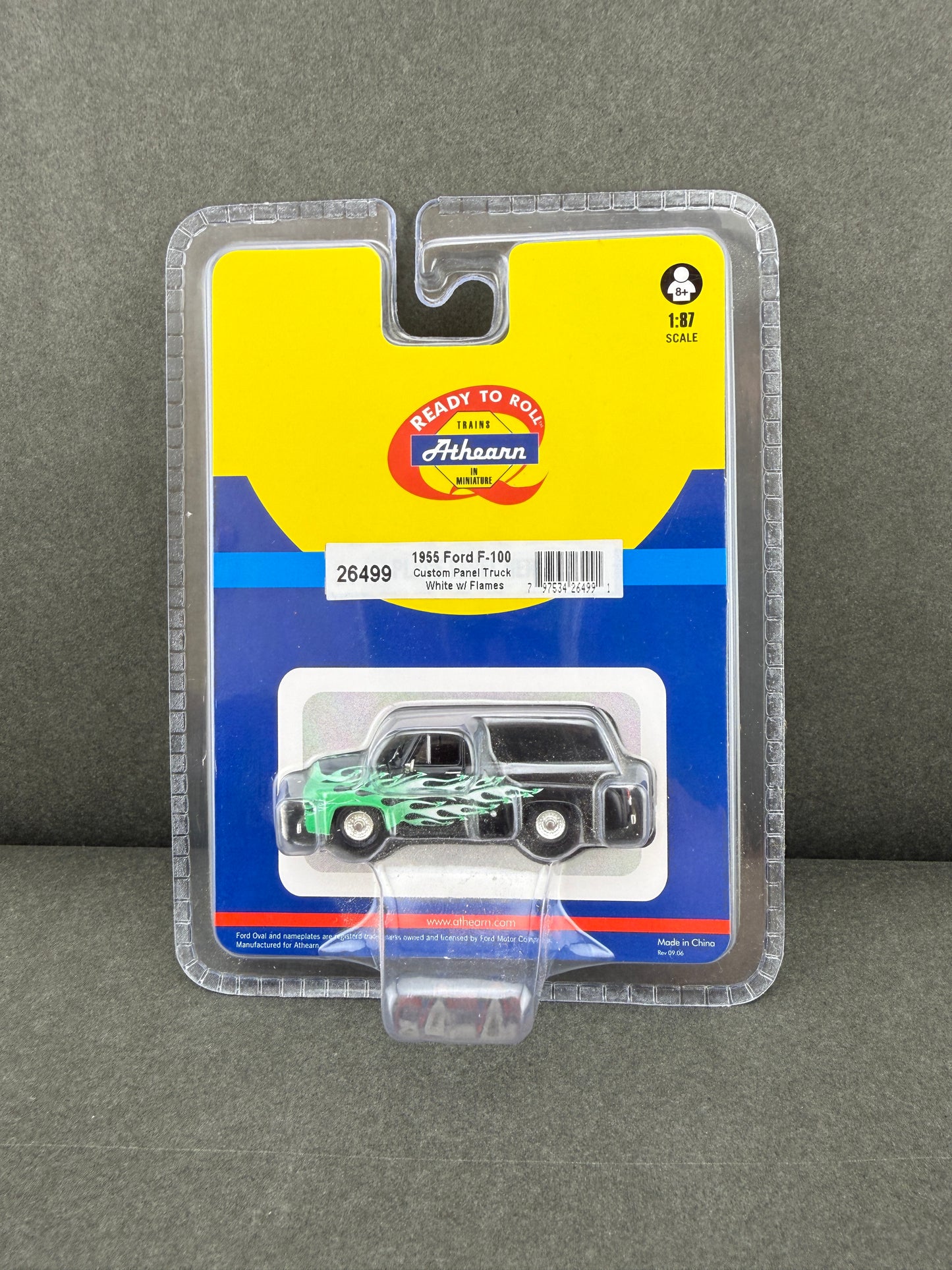 Athearn 26499 HO White w/ Flames 1955 Ford F-100 Panel Truck