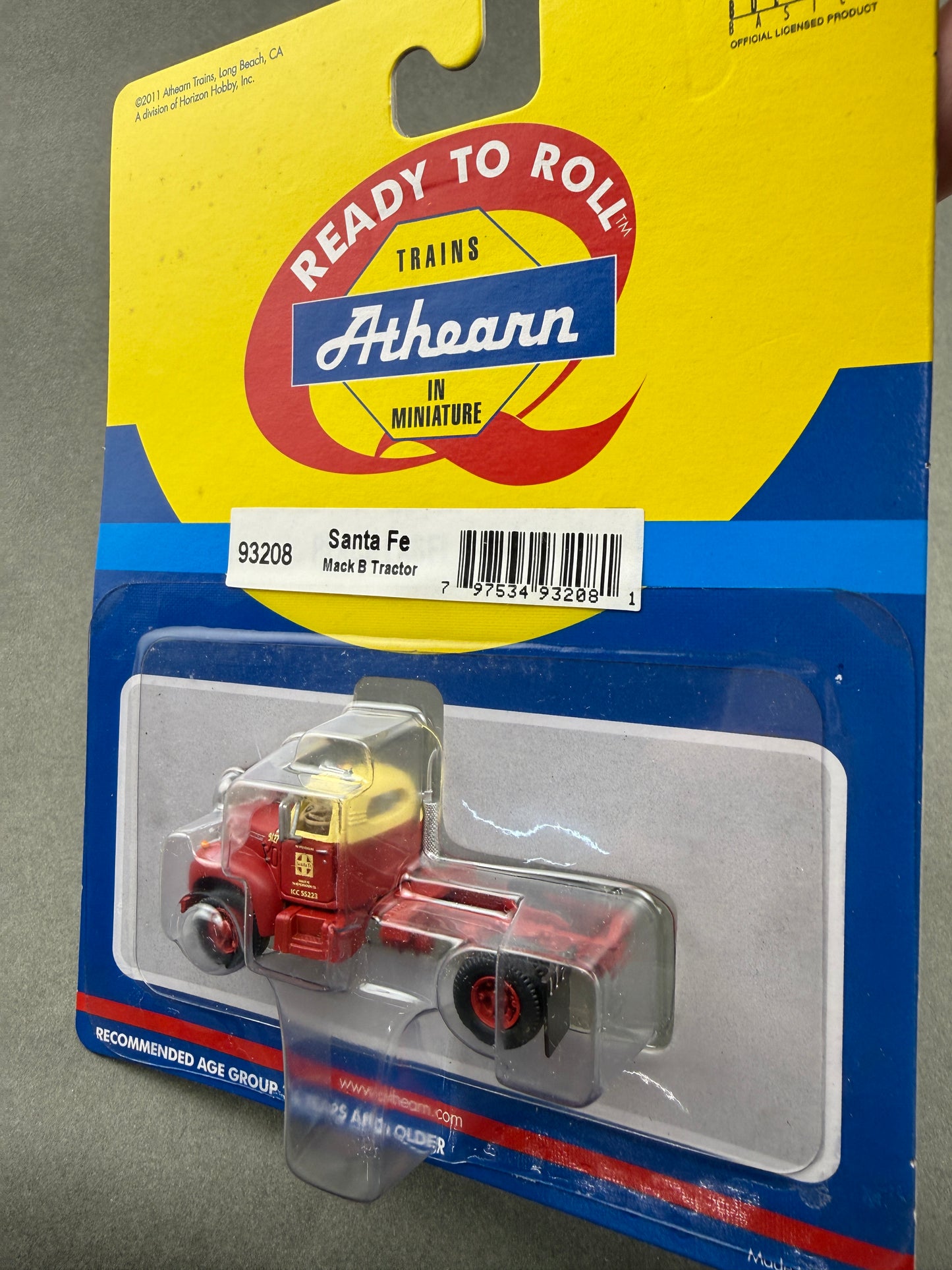 Athearn 93208 Mack B Tractor, Santa Fe