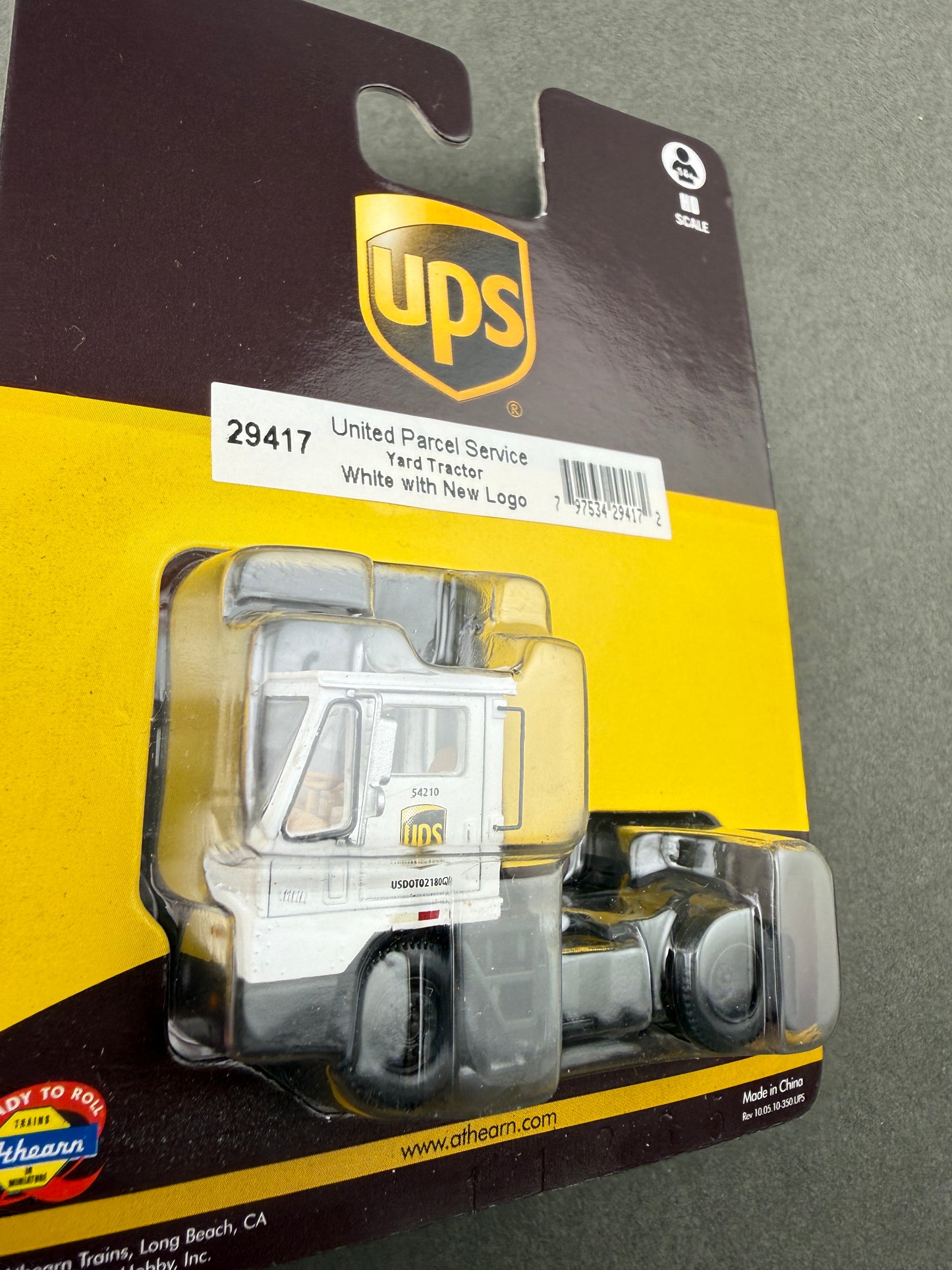 Athearn 29417 HO Yard Tractor UPS, White with New Logo