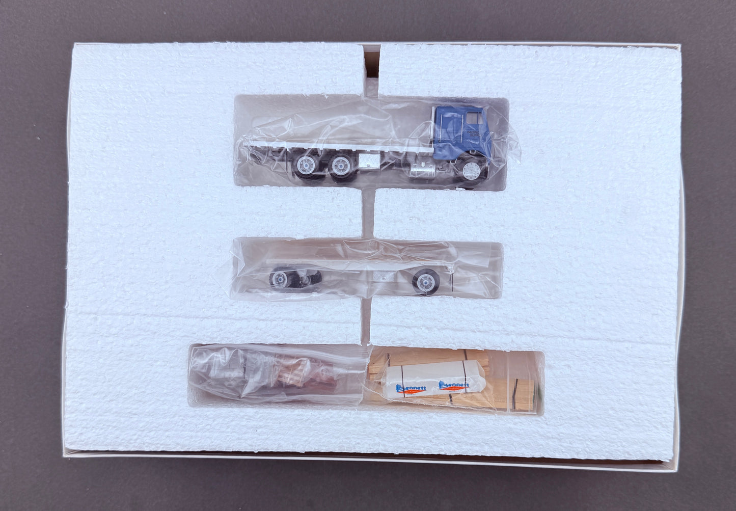 Trainscapes Limited Edition Pacific Supply Freightliner Semi w/2 Trailers Loads