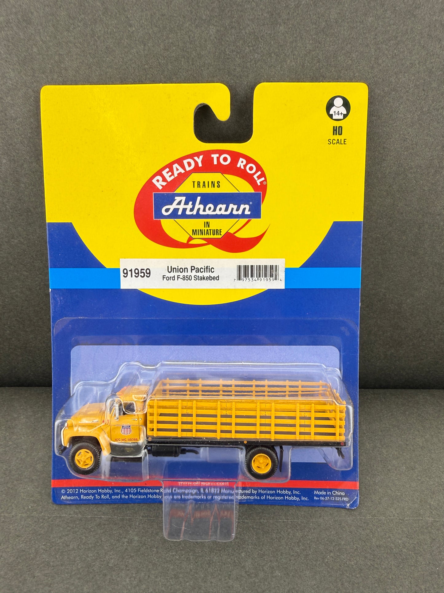 ATH 91959 HO  Ford F 850 Stakebed Truck Union Pacific