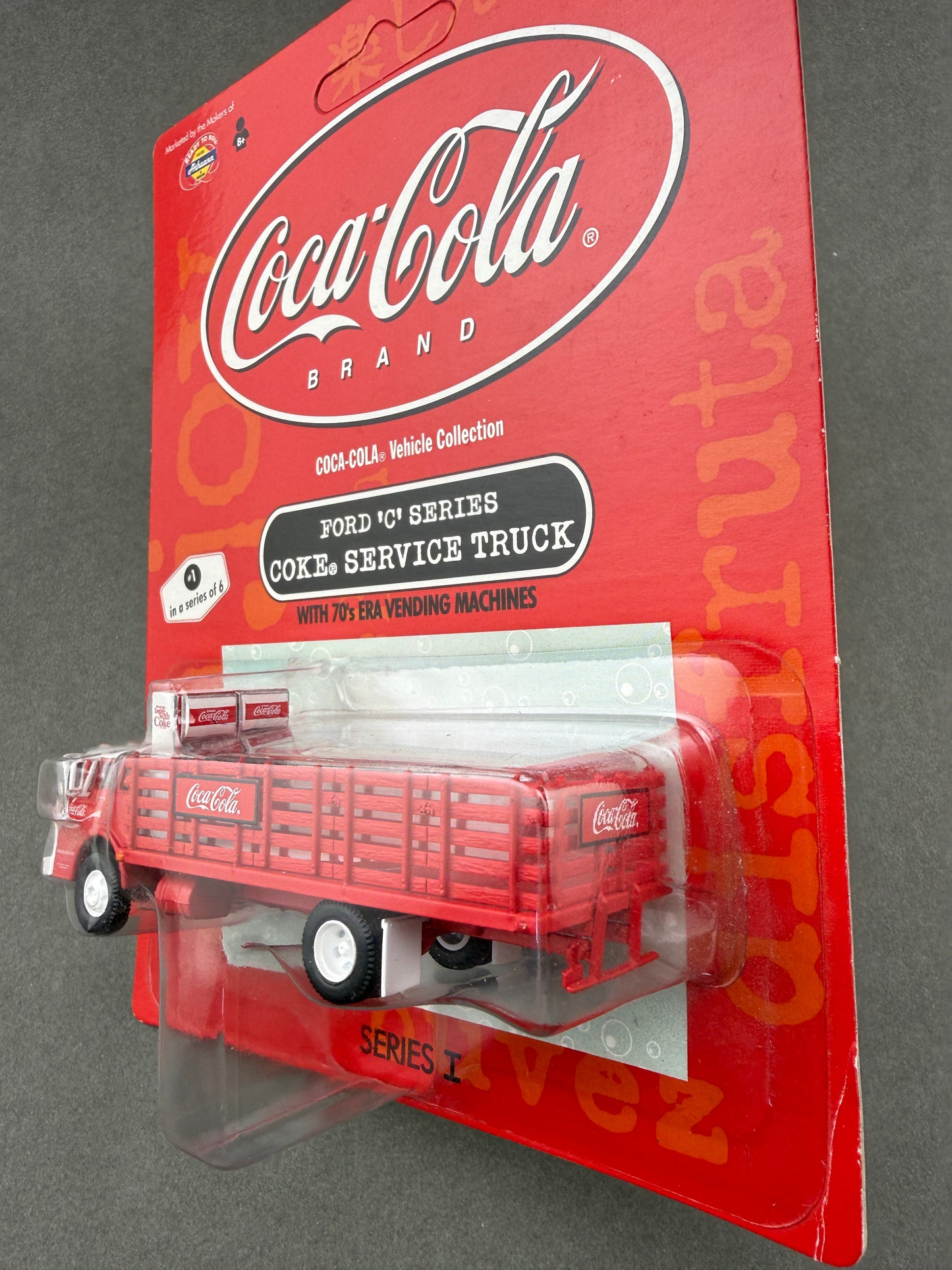 Athearn 8200 HO Ford "C" Series Coke Service TruckW/70'S Vending Machines
