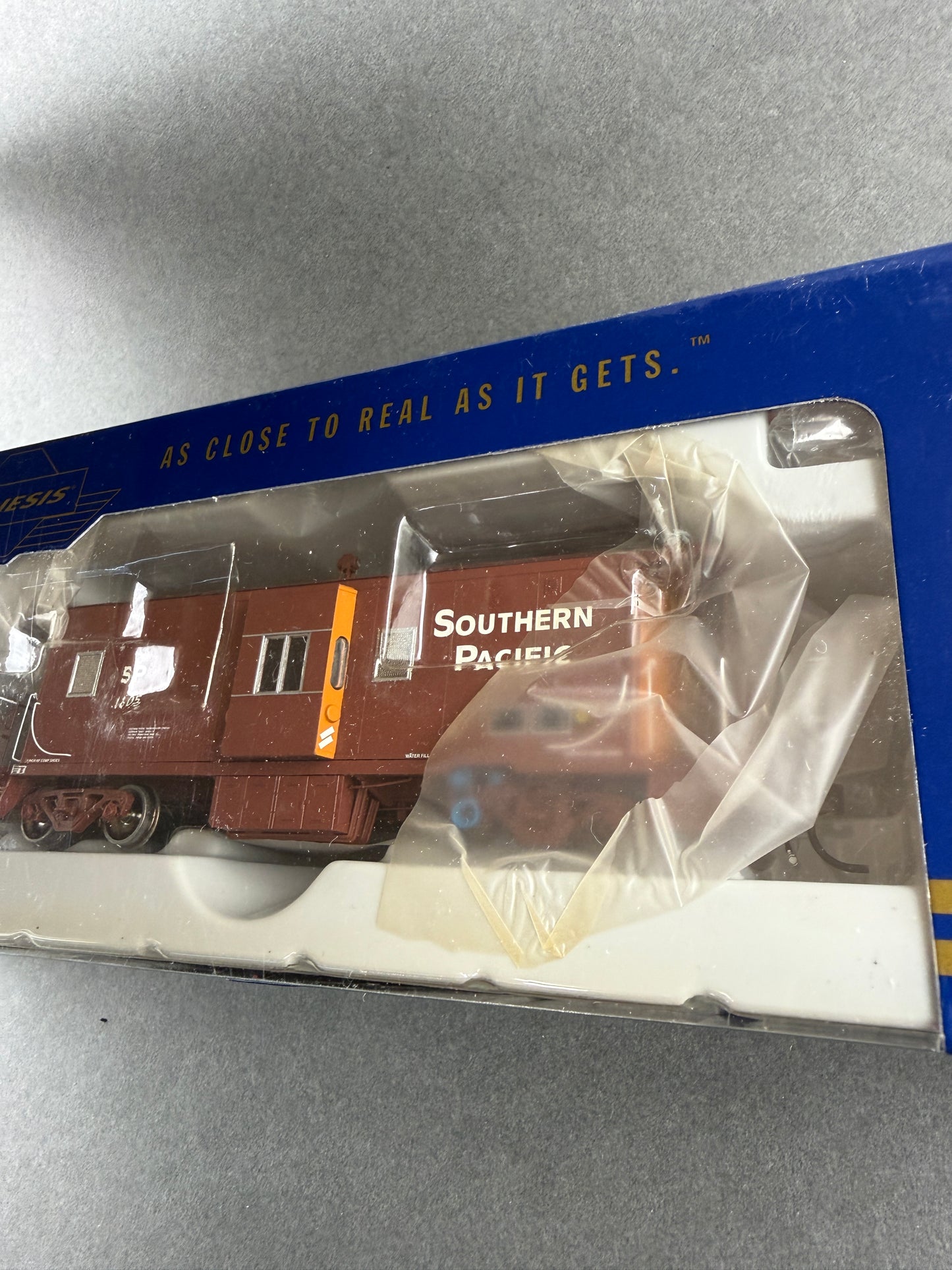 ATH G63352 HO Scale C 50 5 Bay Window Caboose Southern Pacific