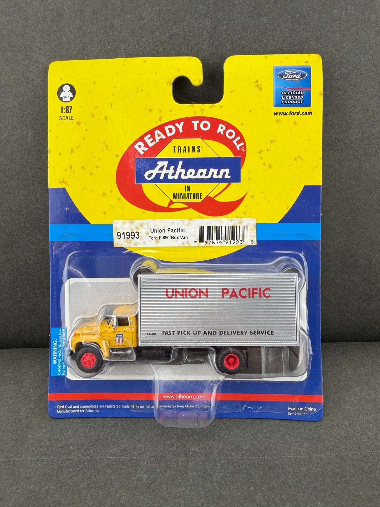 Athearn 91993 1:87 Scale Union Pacific Ford F-850 Box Van Truck