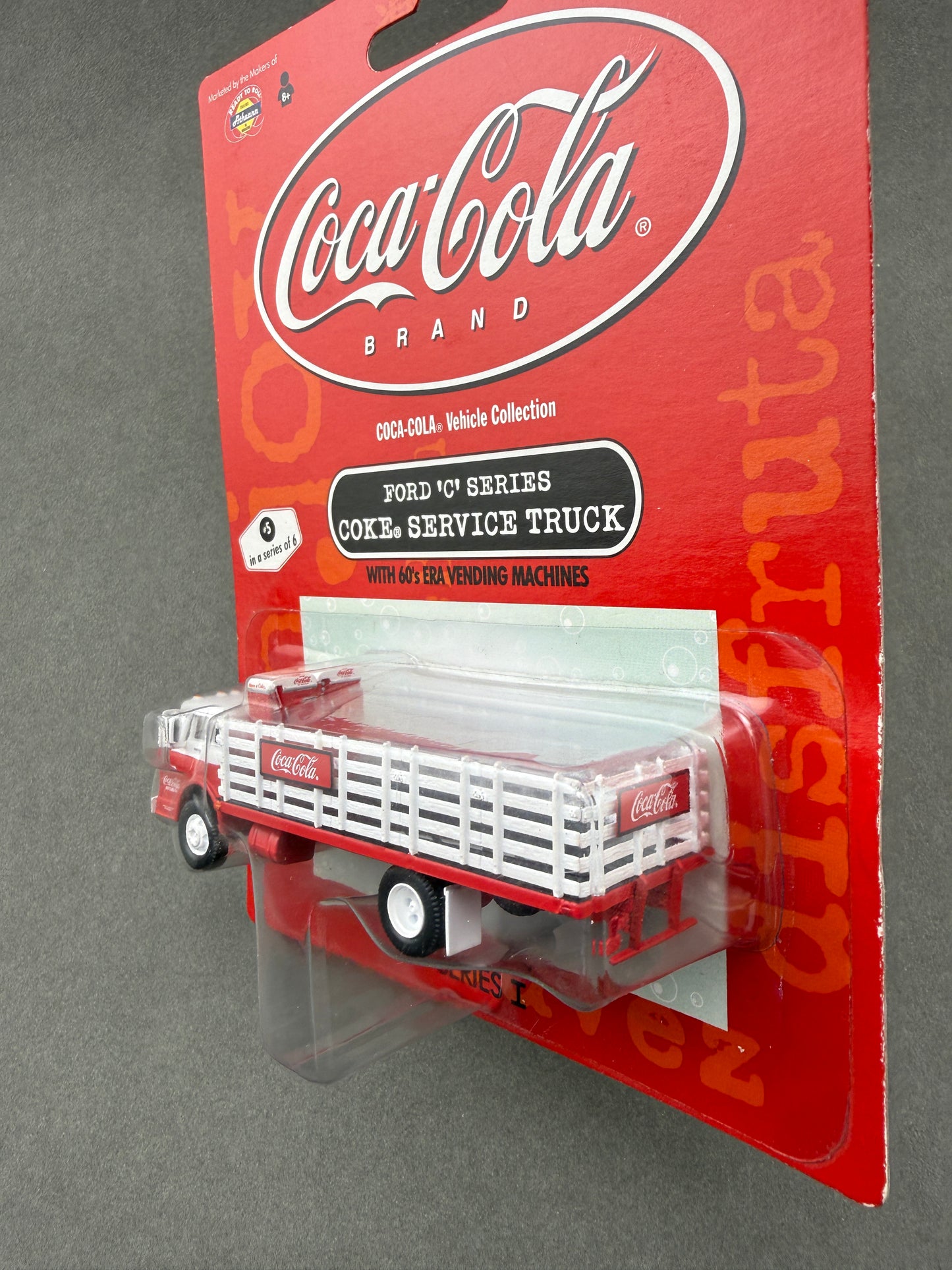 Athearn 8204 HO Ford 'C' Series Coke Service Truck W/60'S Era Vending Machines