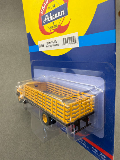 ATH 91959 HO  Ford F 850 Stakebed Truck Union Pacific