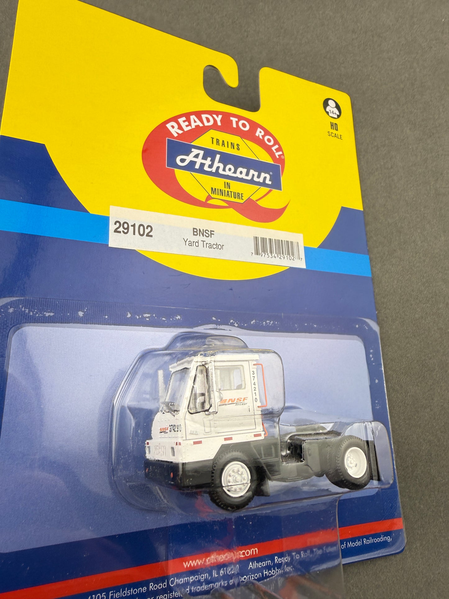 Athearn 29102 HO Yard Tractor, BNSF