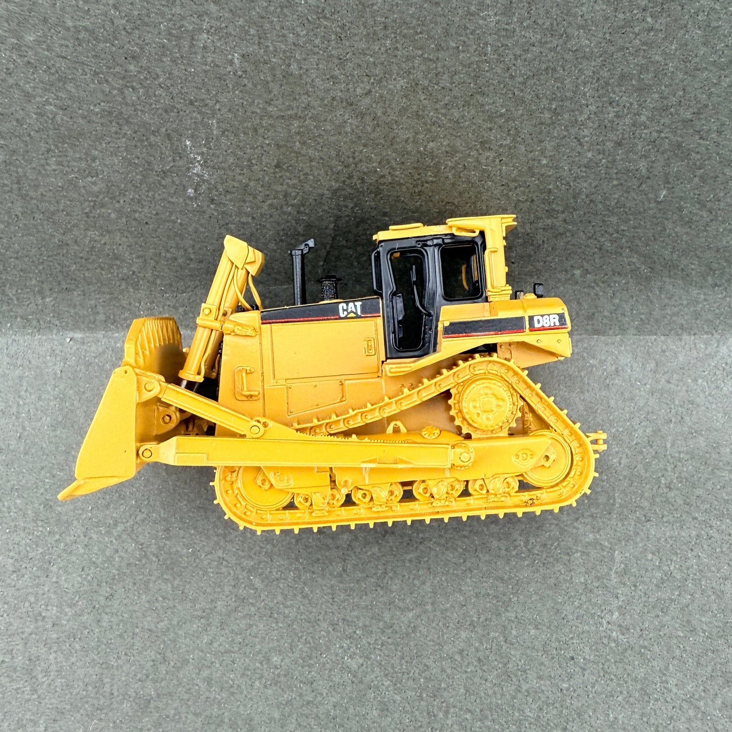 Classic Construction Models Caterpillar CAT D8R Track-Type Tractor Limited Edition