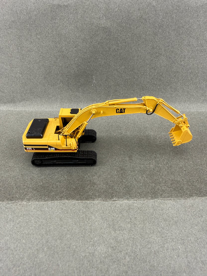 Classic Construction Models Caterpillar CAT 325L Excavator Limited Edition