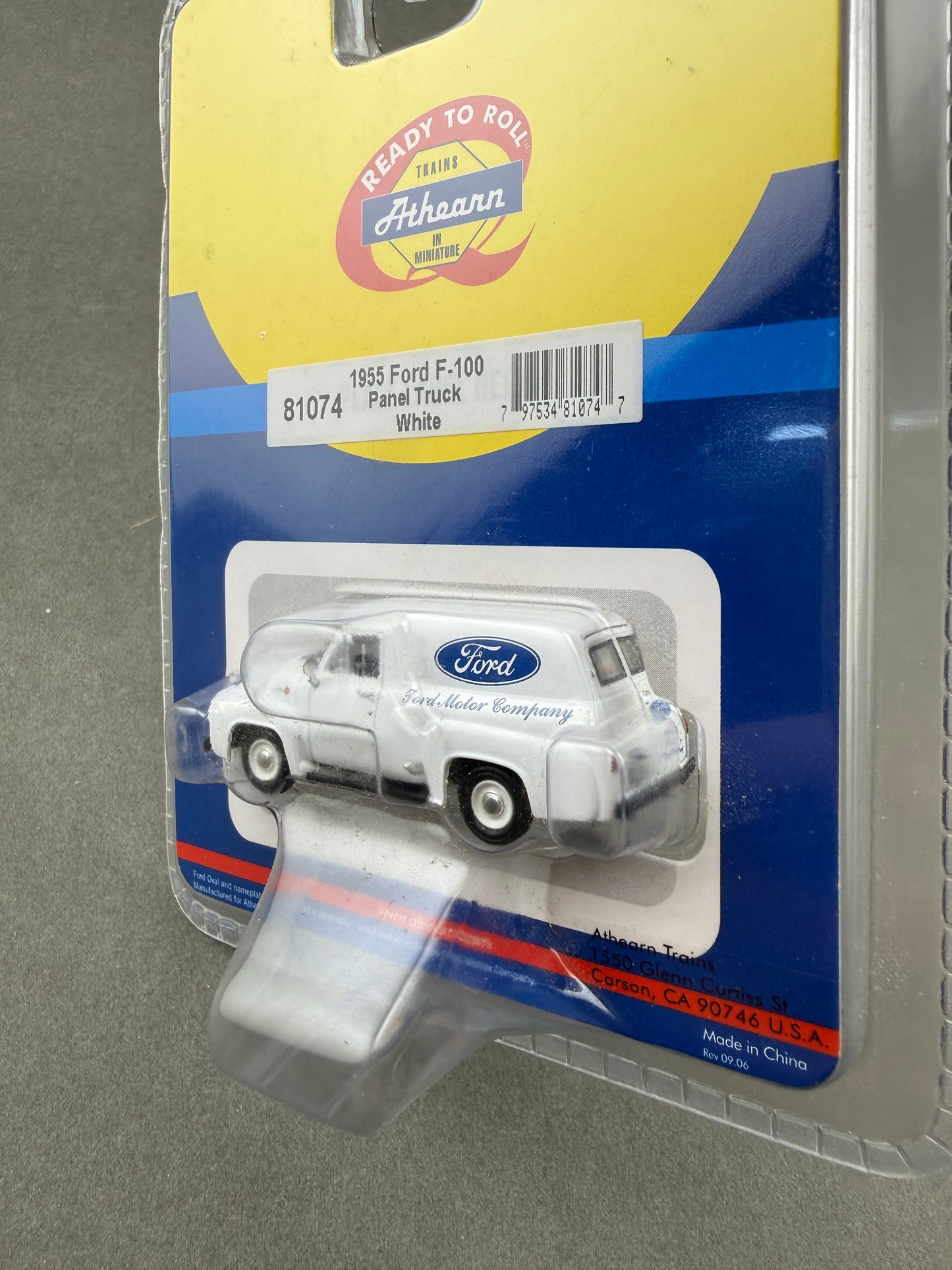 Athearn 81074 1:87 HO Scale White 1955 Ford F-100 Panel Truck