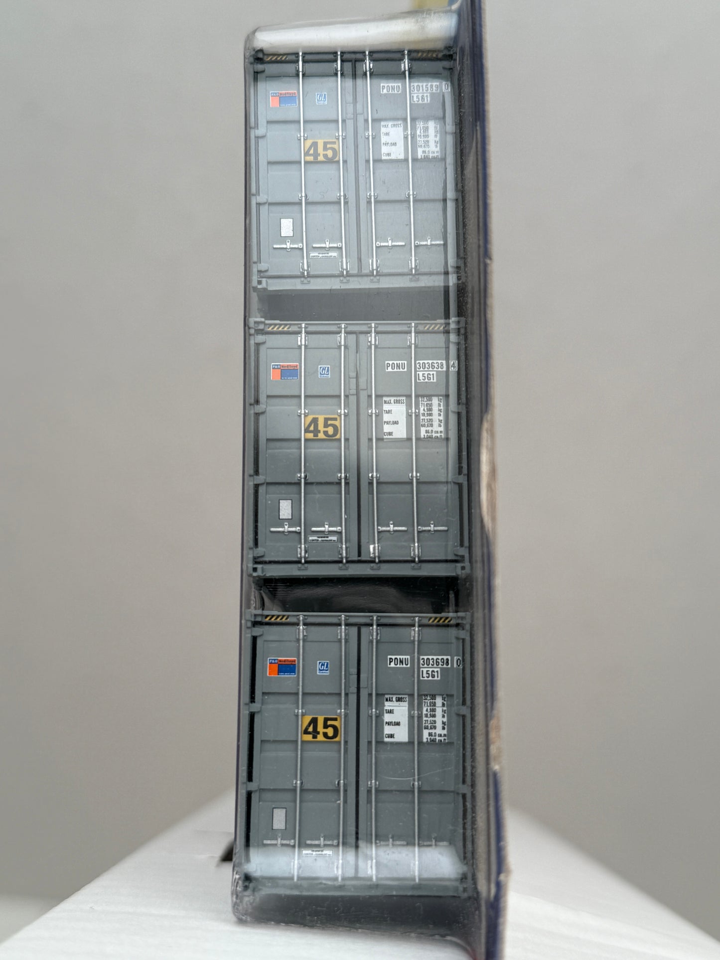 ATH 28874 Athearn P and O Nedlloyd 45’ Container 3 pack Intermodal