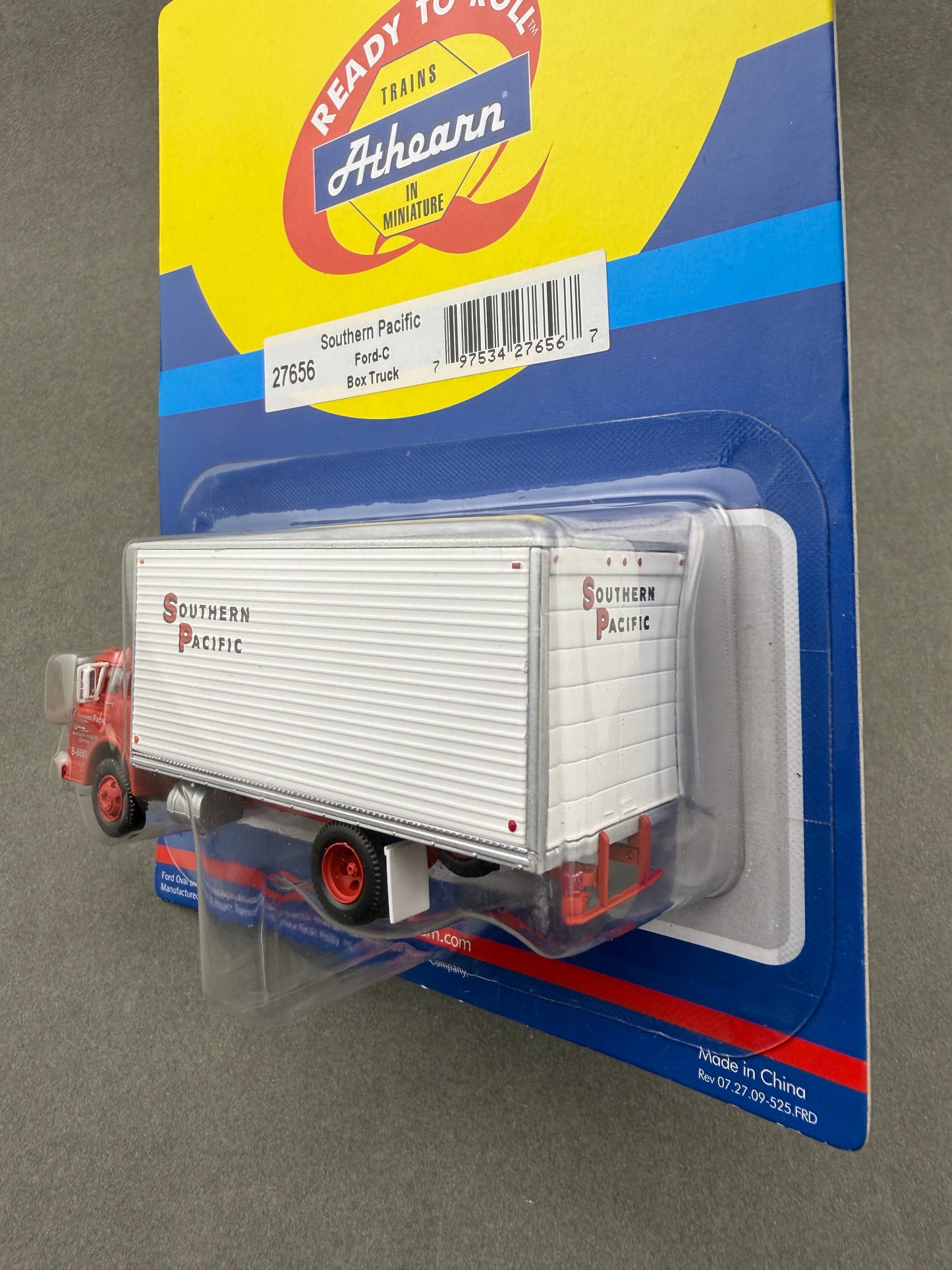 Athearn 27656 Ford-C Box Truck, Southern Pacific