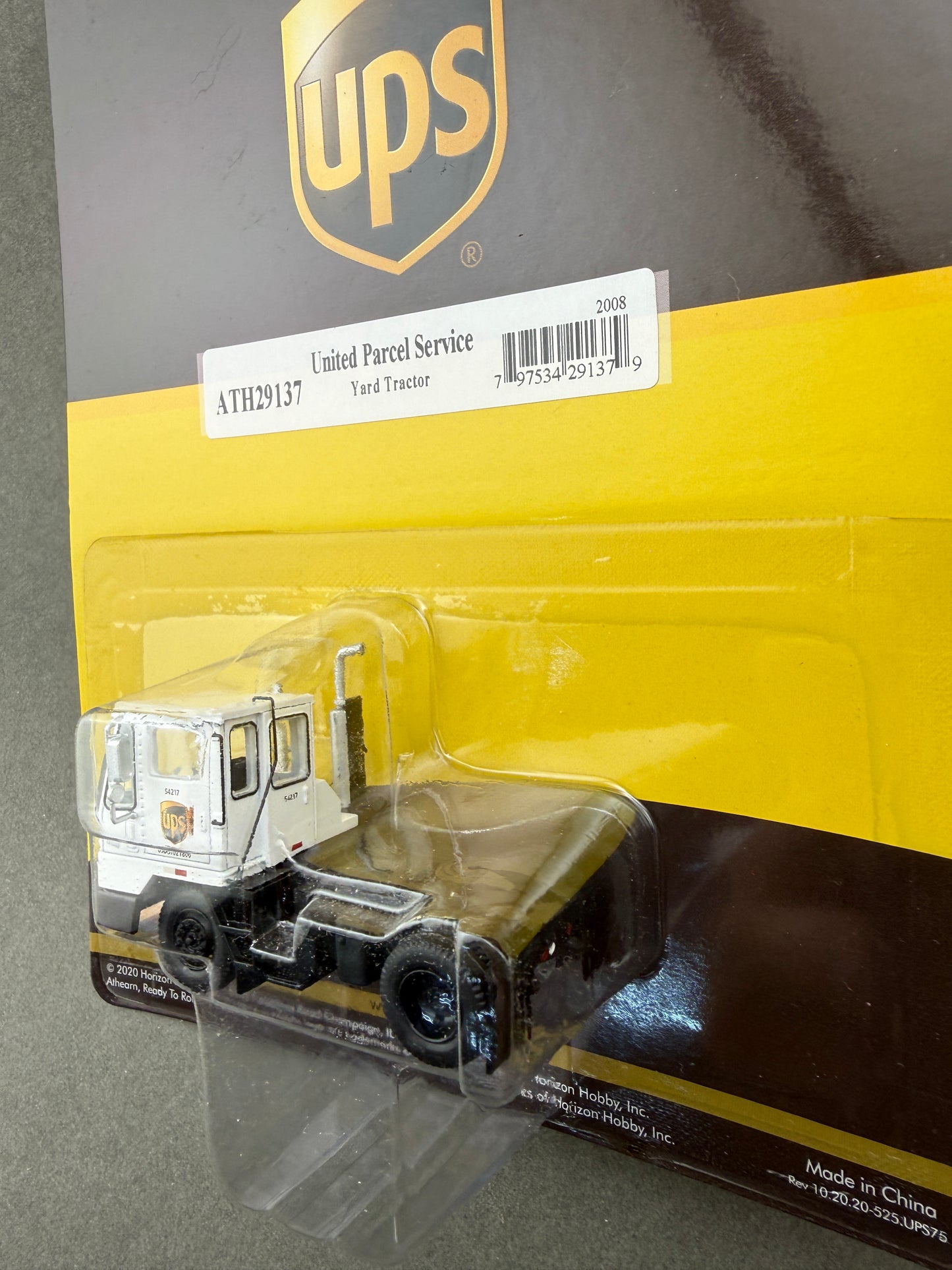 ATH 29137 HO Scale Modern Yard Tractor UPS