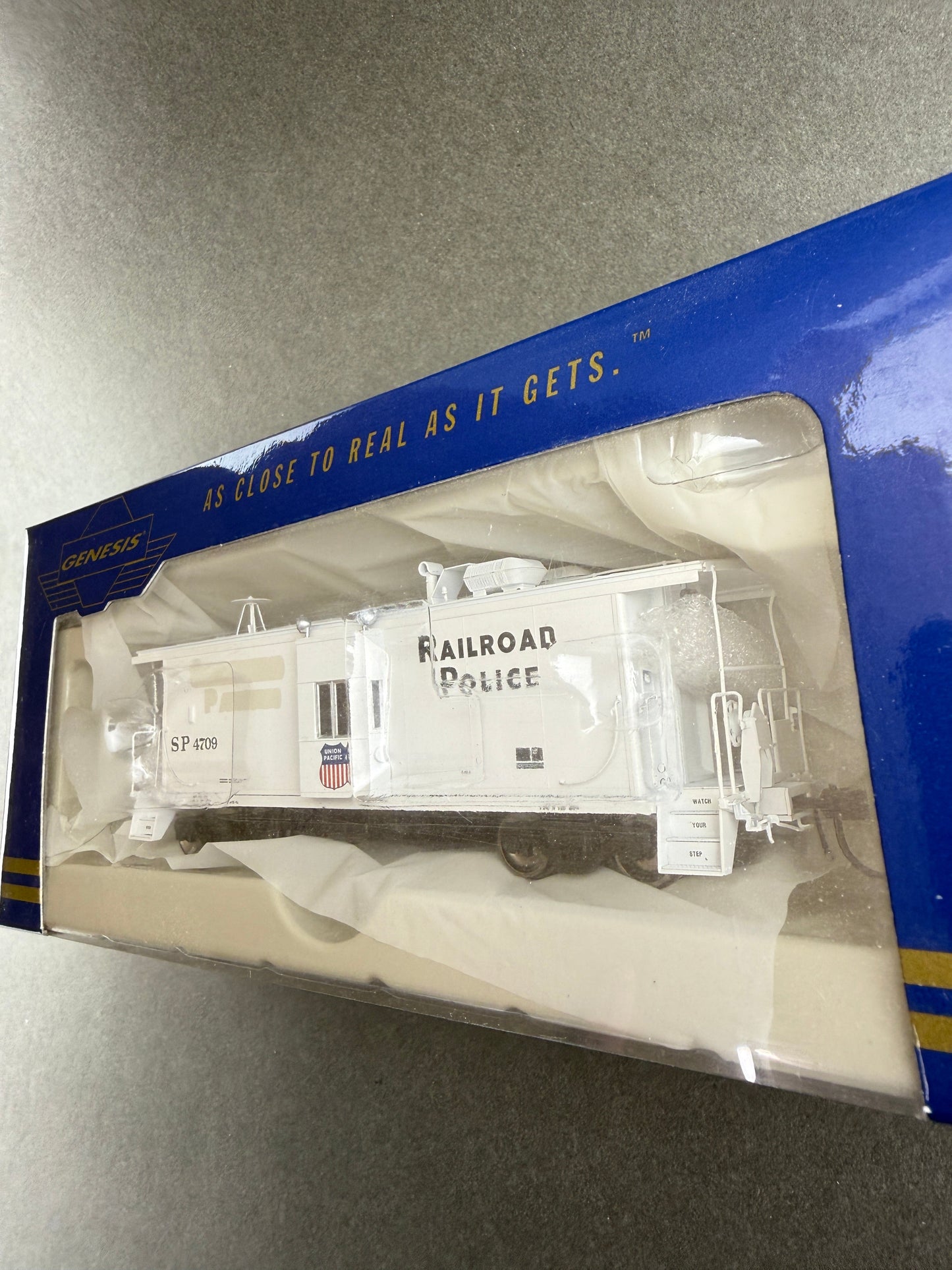 ATH G63020 HO Scale C 50 9 Bay Window Caboose SP Police Caboose Southern Pacific