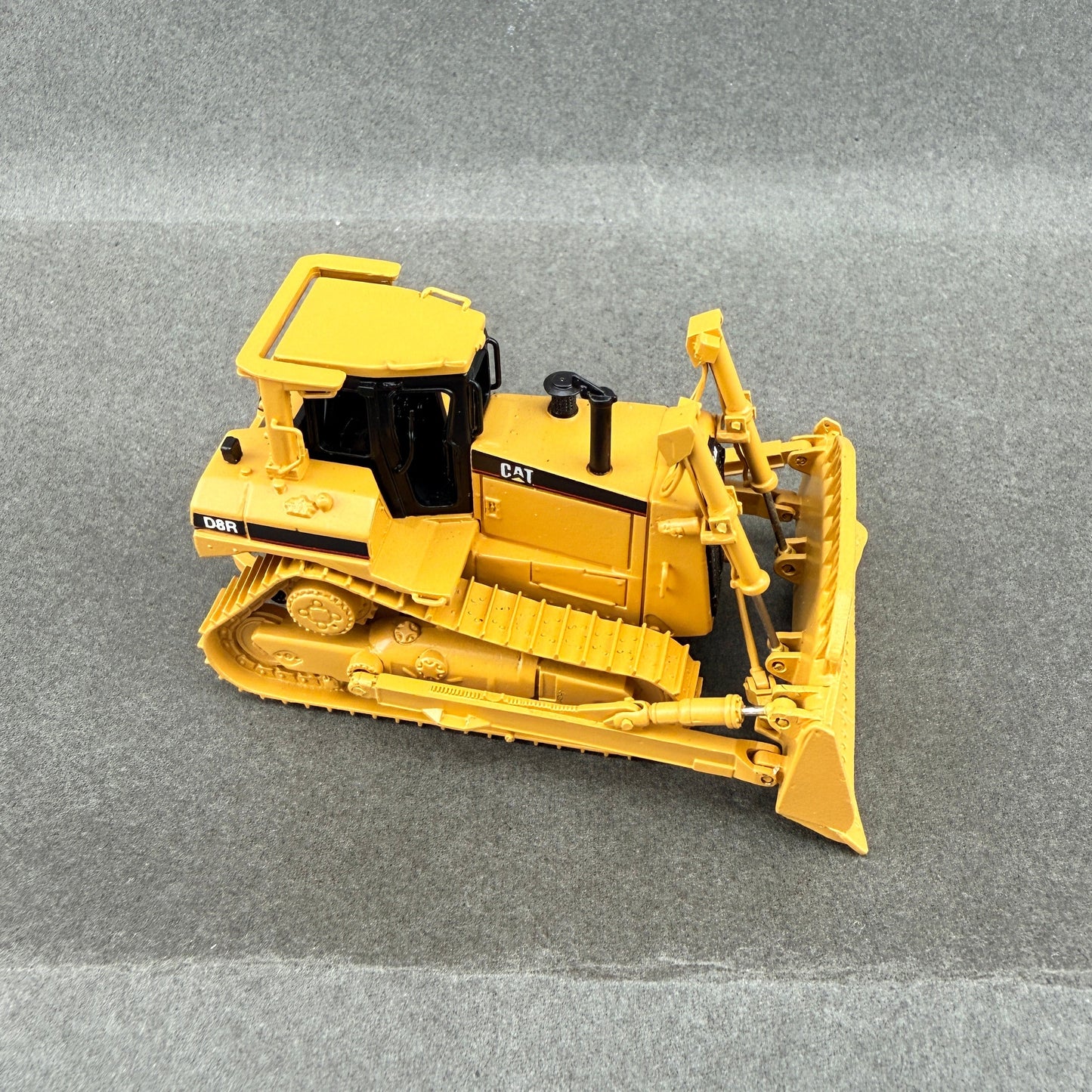 Classic Construction Models Caterpillar CAT D8R Track-Type Tractor Limited Edition