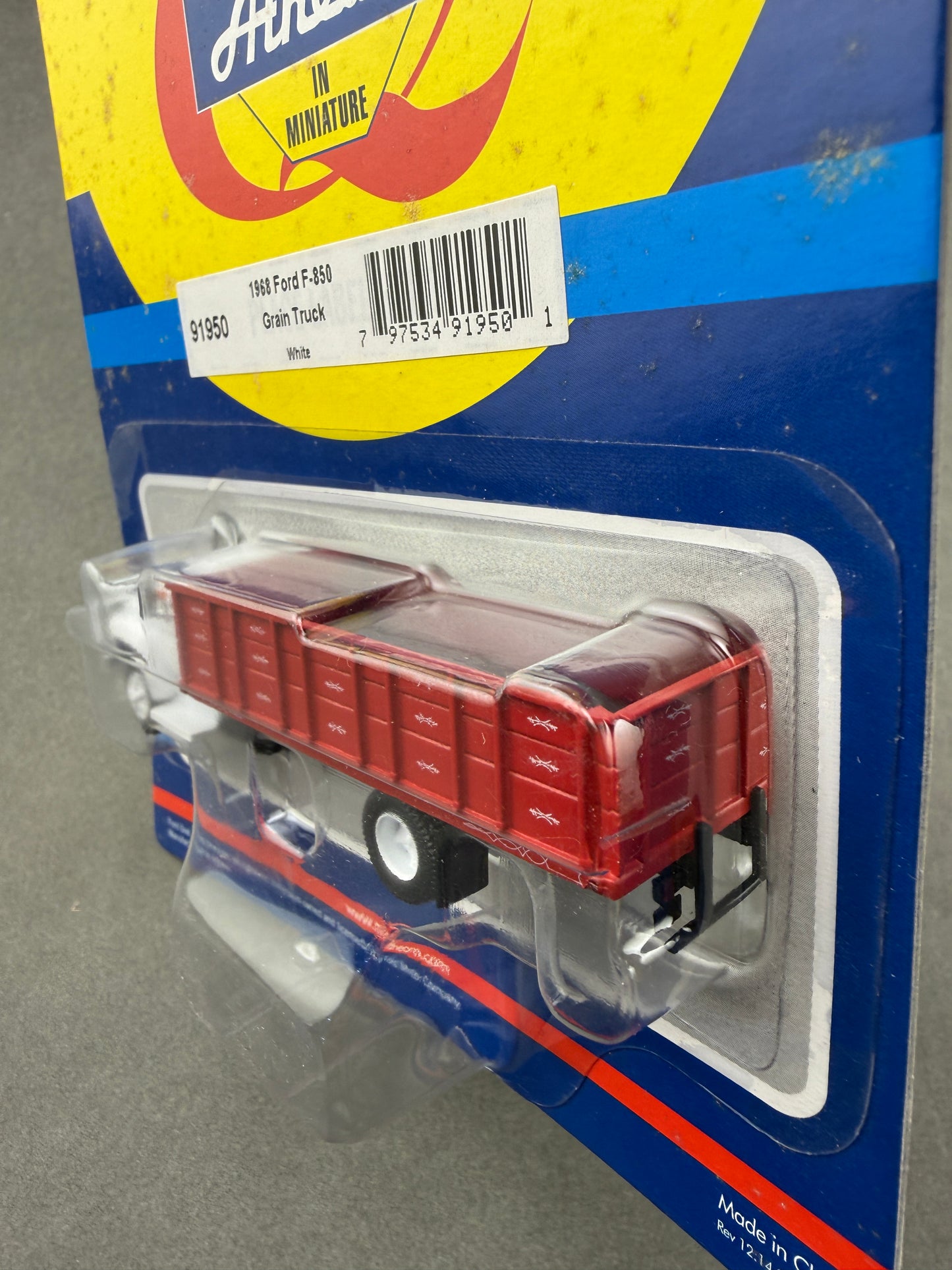 Athearn 91950 HO RTR Ford F-850 Grain Truck, White Cab