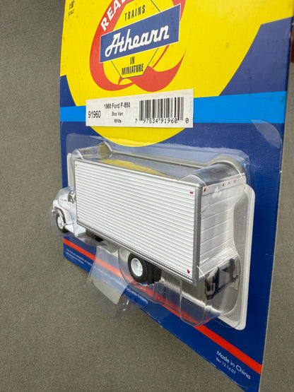 Athearn 91960 HO Ford F-850 1968 Box Van, White