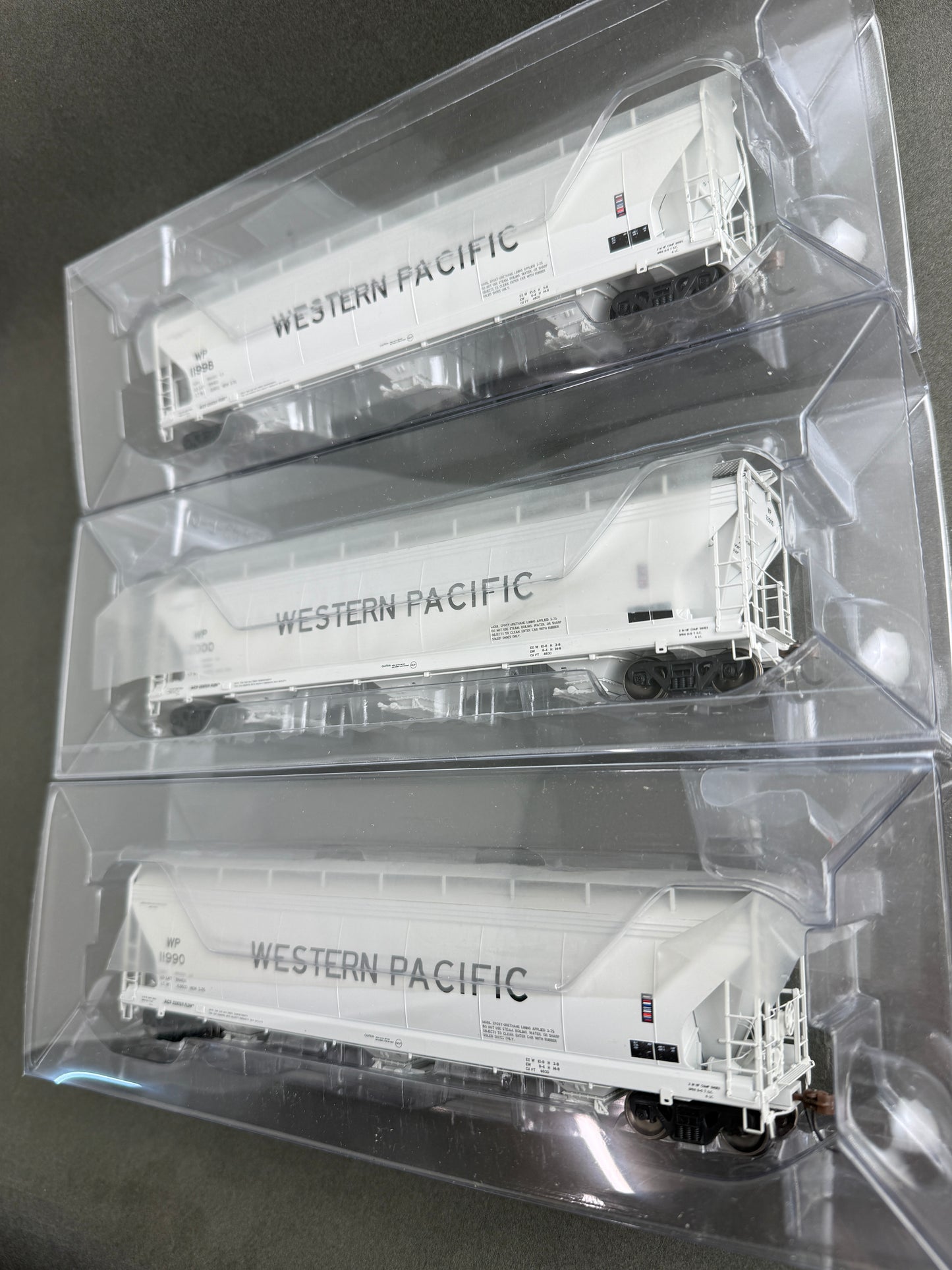 ATH ATHG15477 HO 11990 11998 12000 4600 Covered Hopper 3 Pack Western Pacific