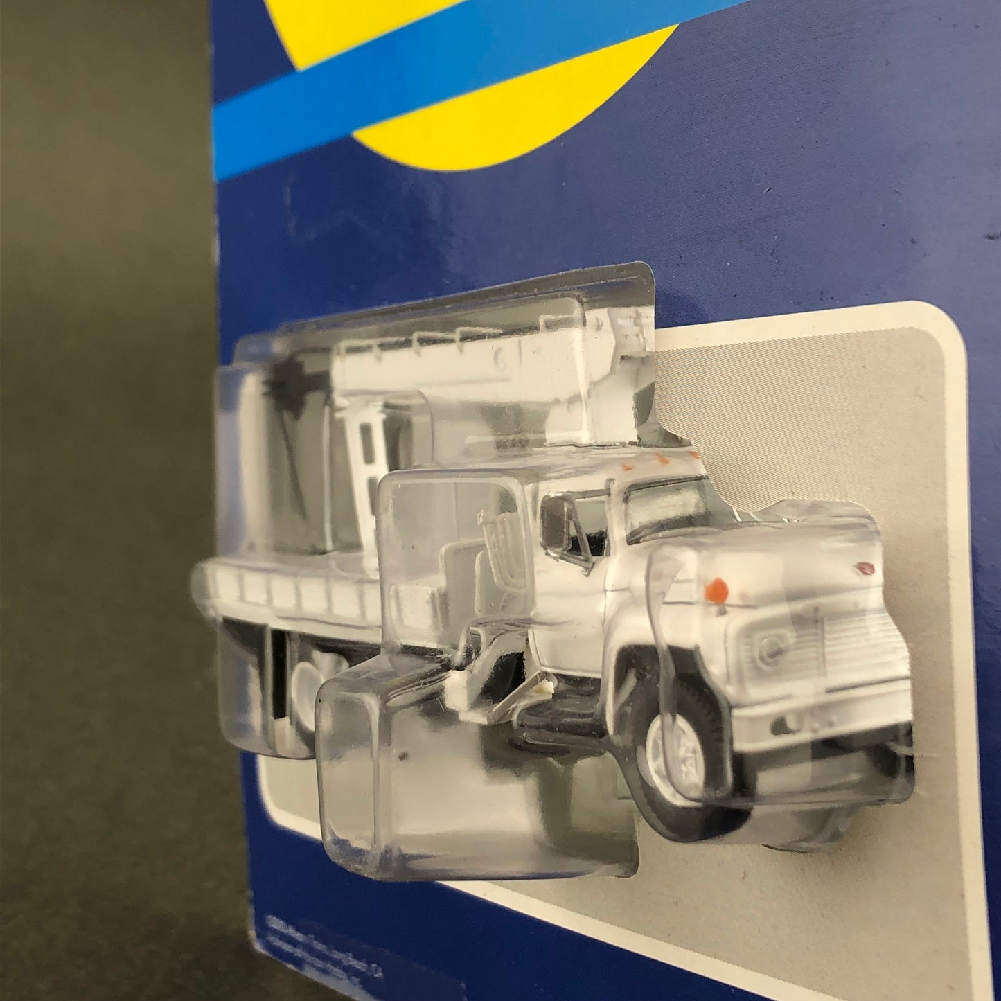 (SALE ITEM) ATH 96814 Ford F 850 White Boom Truck