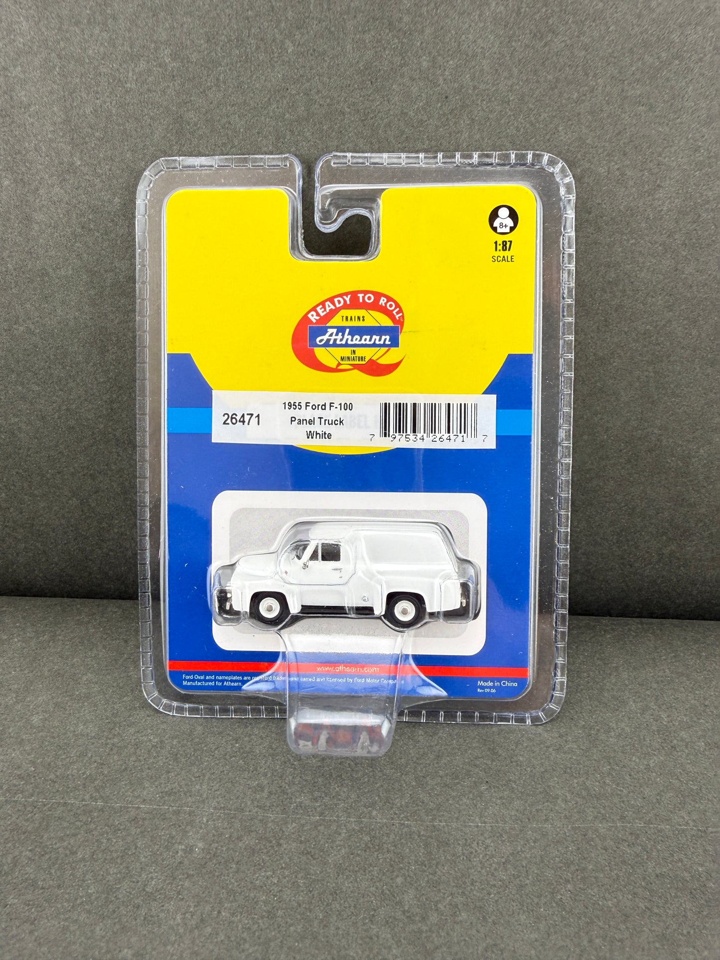 ATH 26471 HO White 1955 Ford F 100 Panel Truck