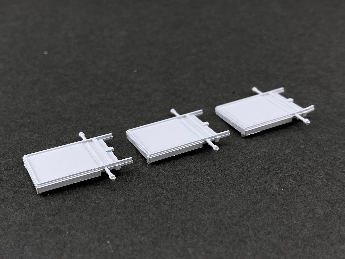 ATH G4205.01 Athearn Genisis Trinity 5161 Covered Hopper Outlet Covers Set of 3 Gray