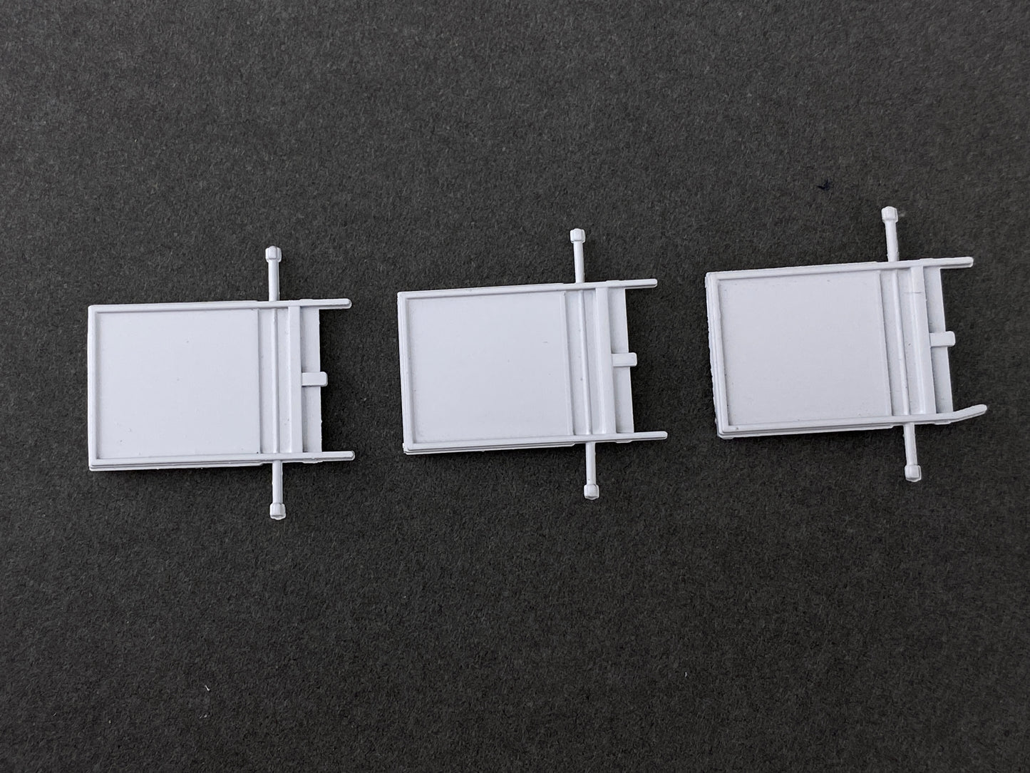 ATH G4205.01 Athearn Genisis Trinity 5161 Covered Hopper Outlet Covers Set of 3 Gray